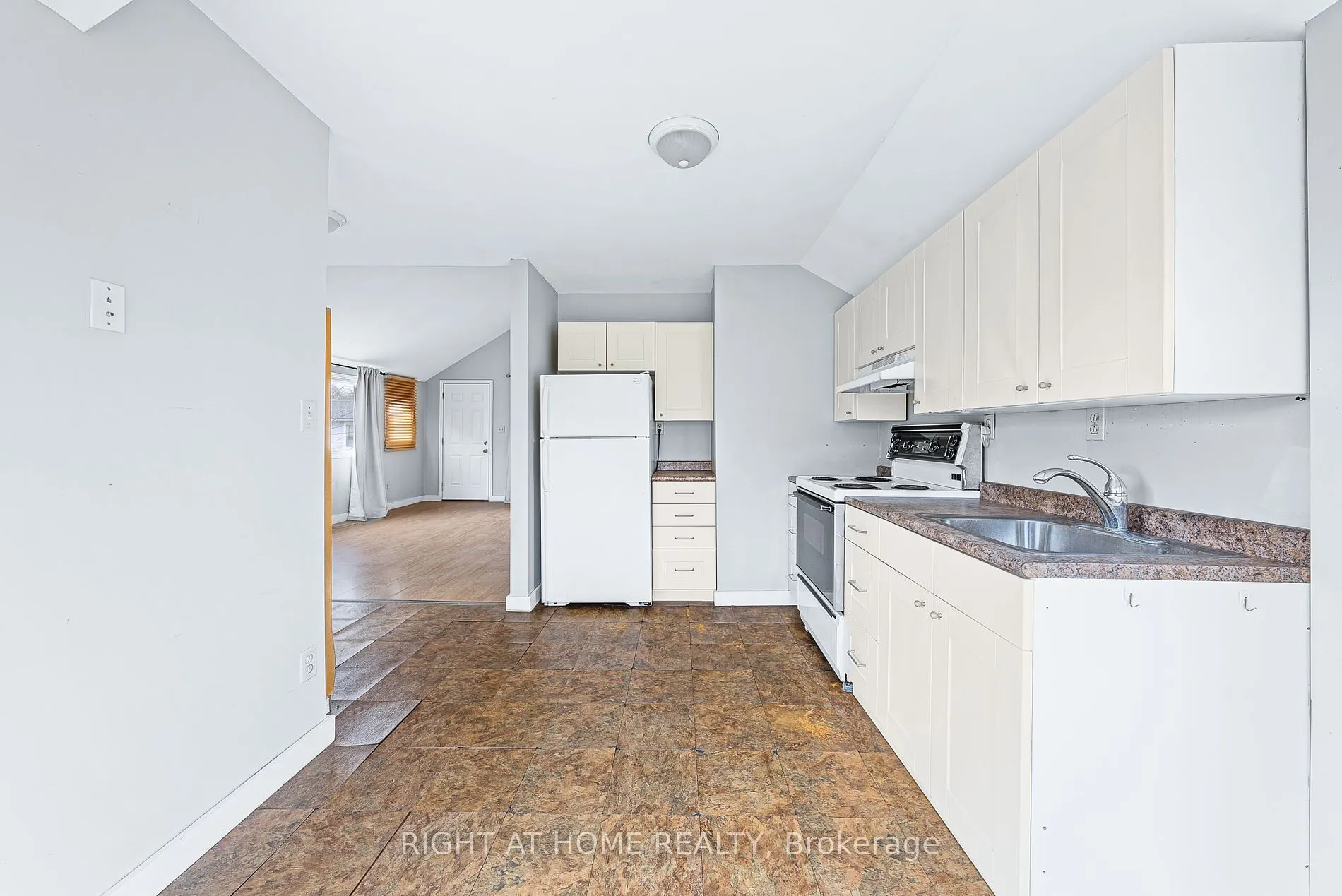 685 Reid St