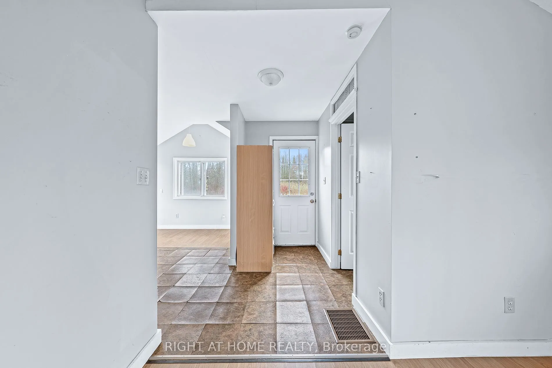 685 Reid St
