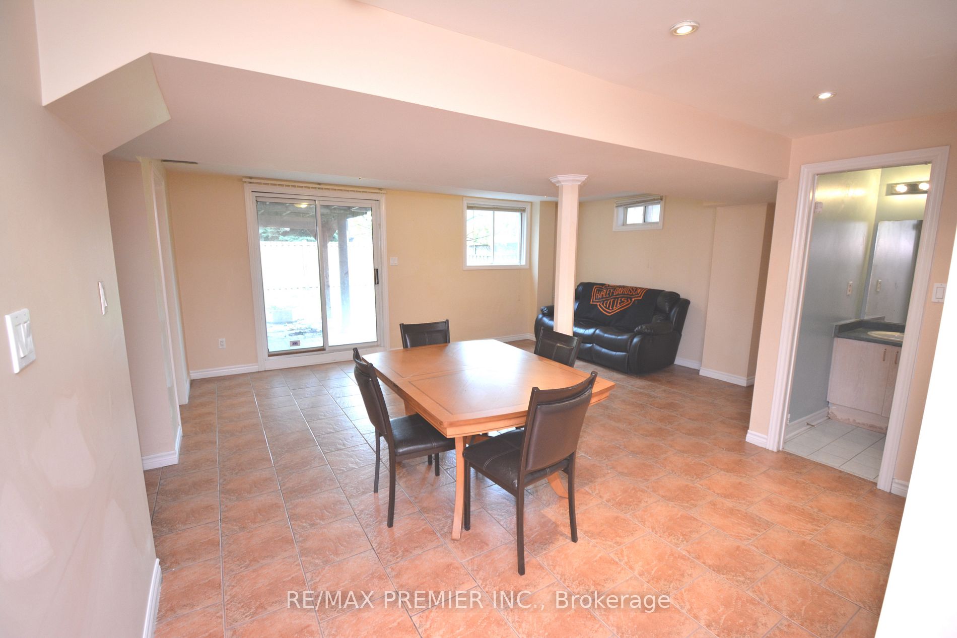77 Stonebriar Dr