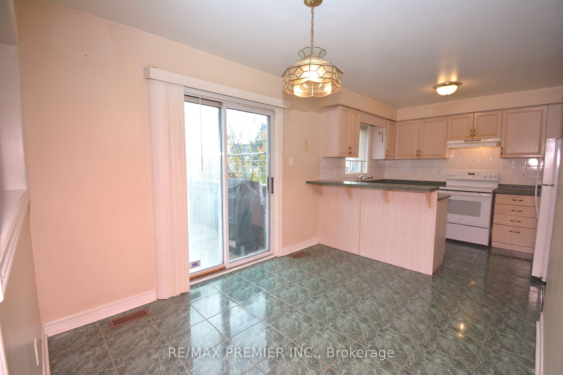 77 Stonebriar Dr