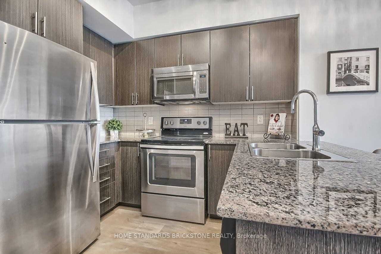7890 Bathurst St, #804