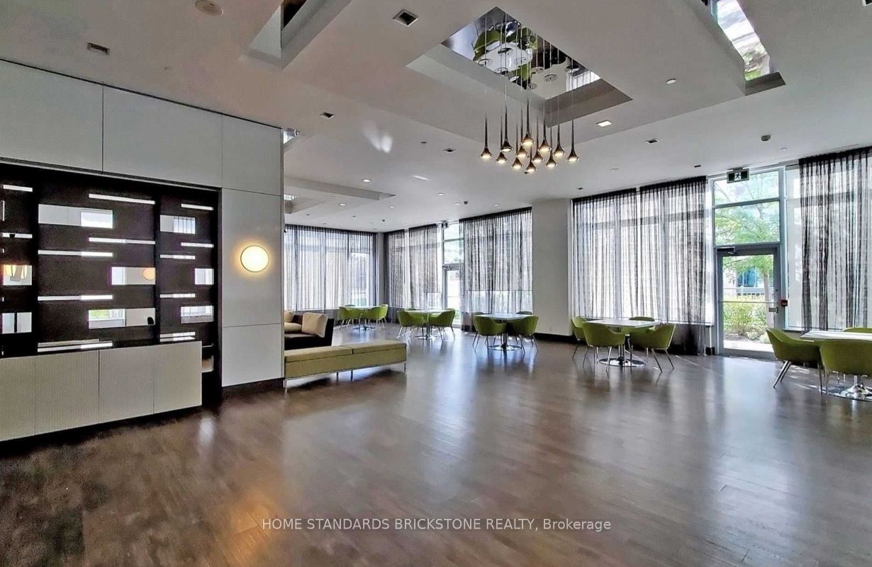 7890 Bathurst St, #804