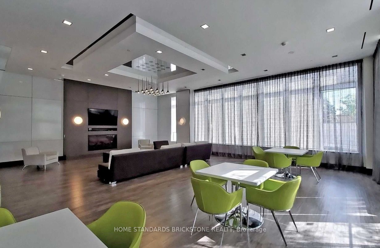 7890 Bathurst St, #804