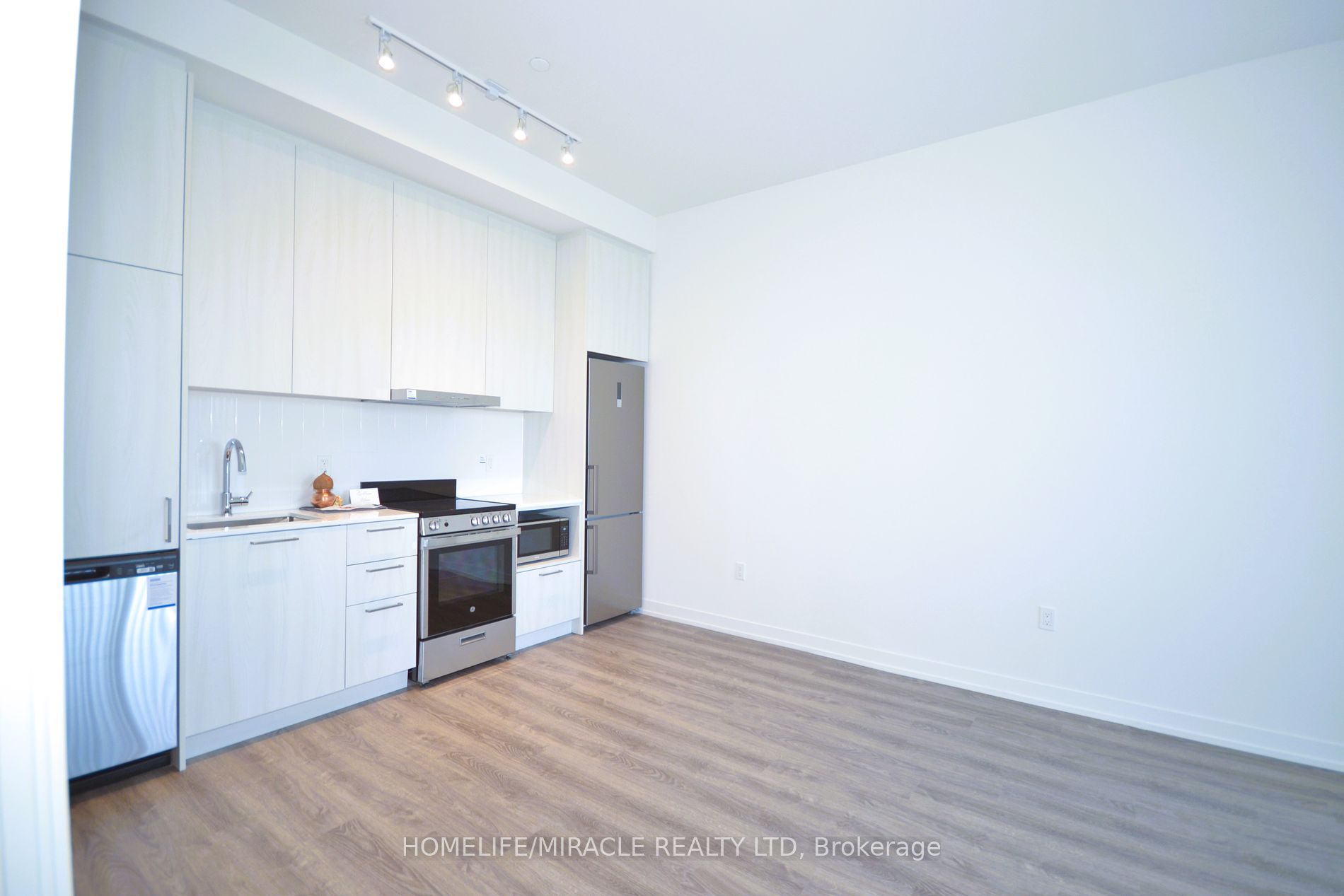 195 Commerce St, #202