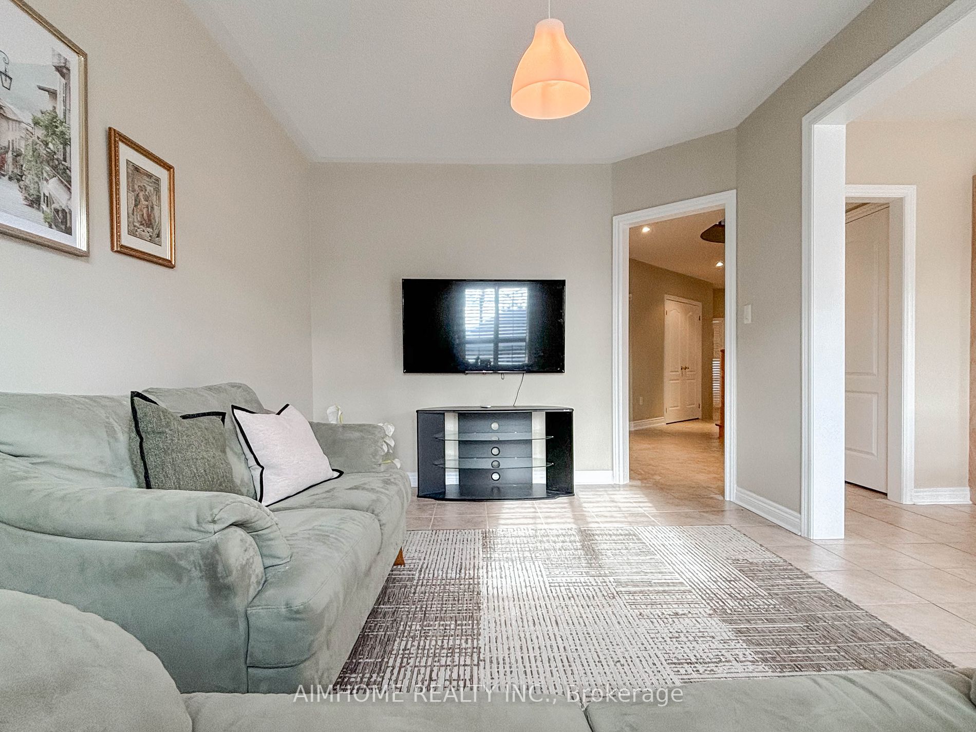 49 Pine Hollow Cres
