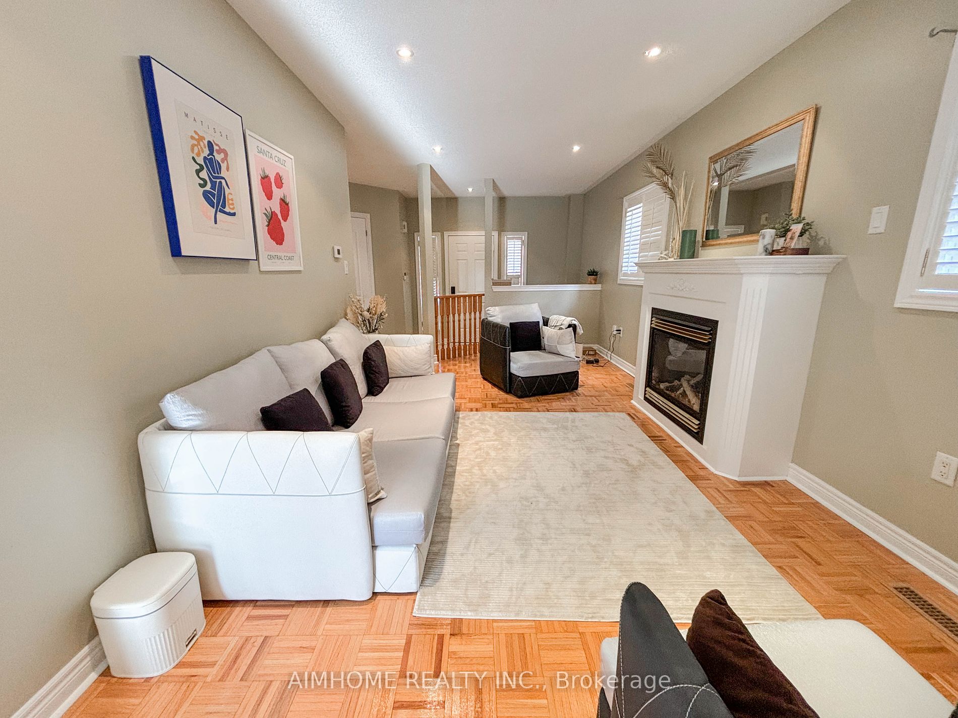 49 Pine Hollow Cres
