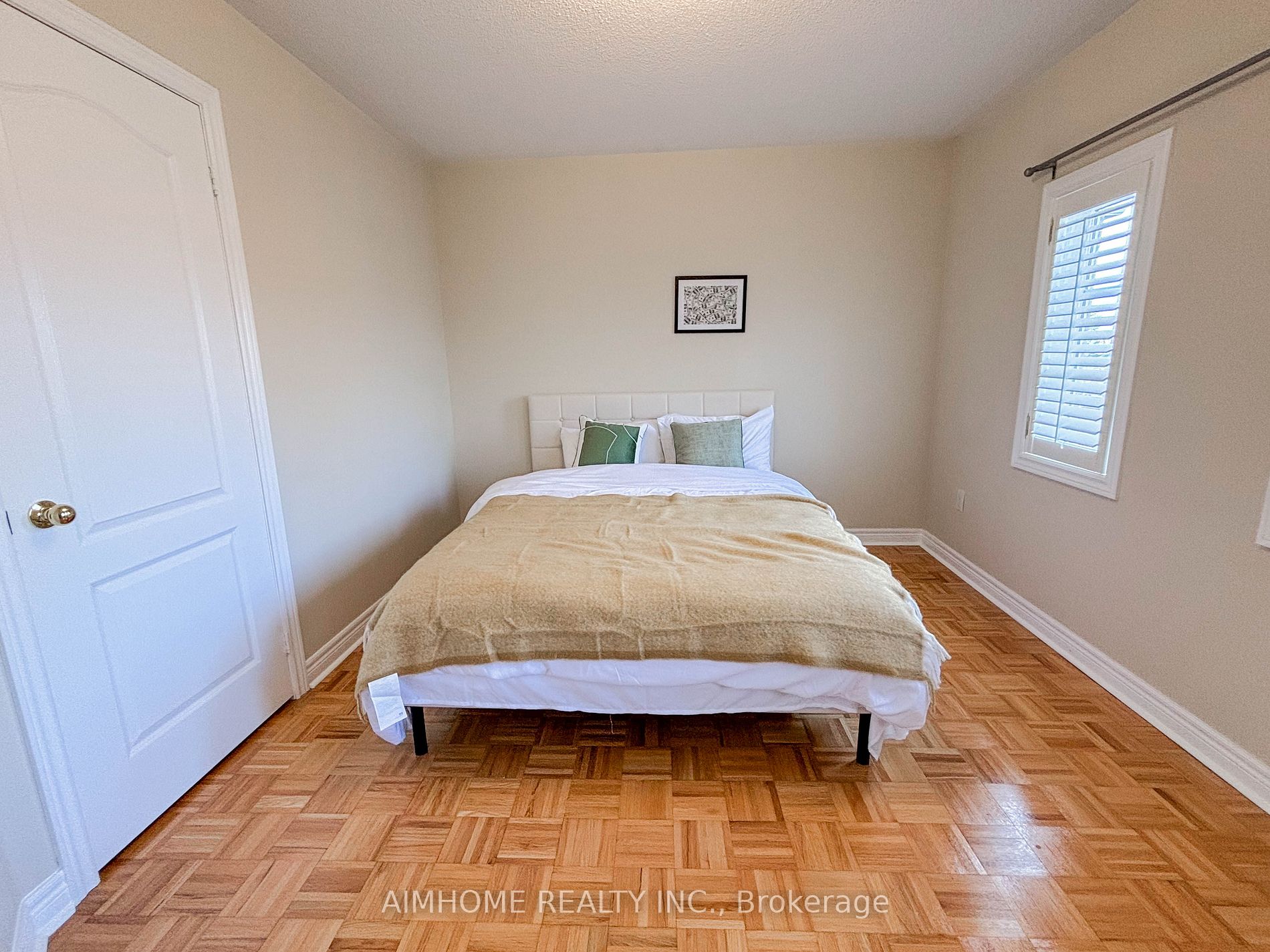 49 Pine Hollow Cres
