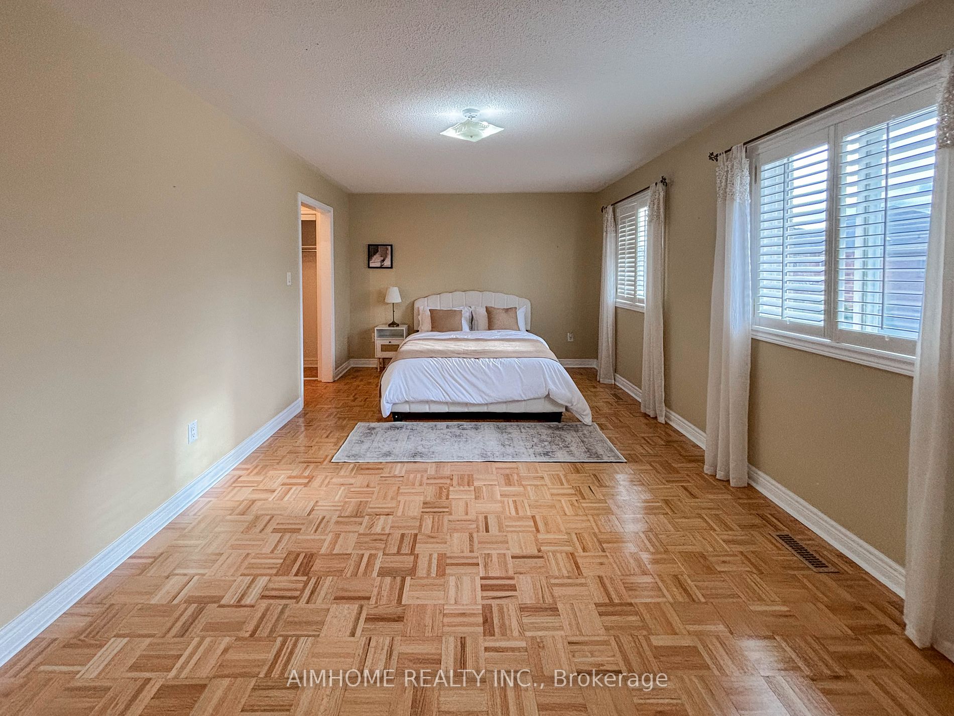 49 Pine Hollow Cres