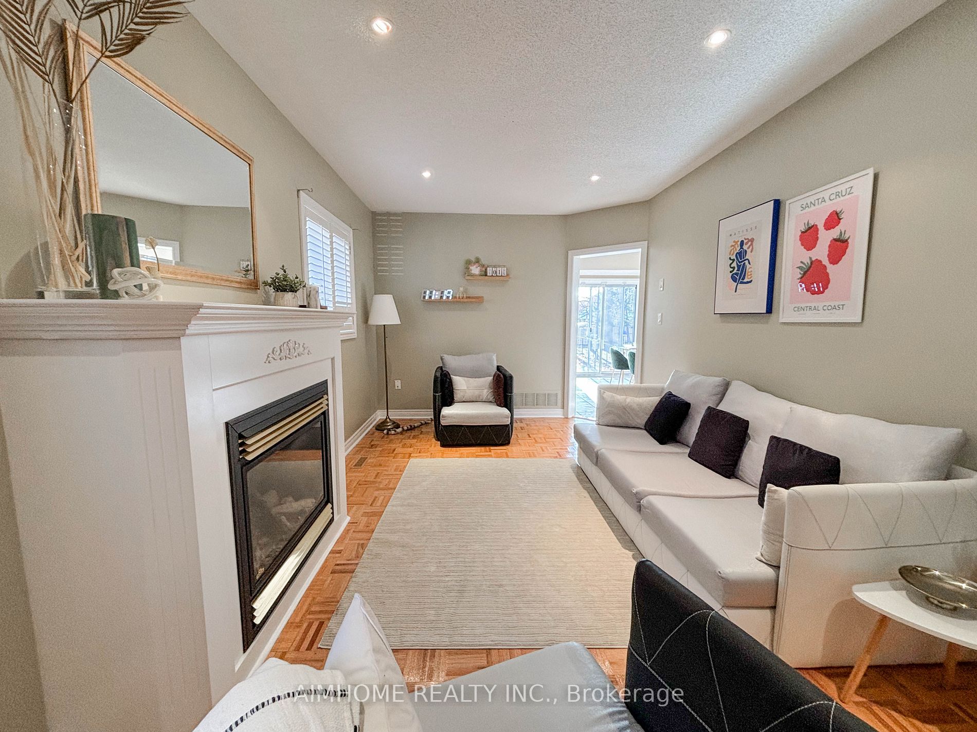 49 Pine Hollow Cres