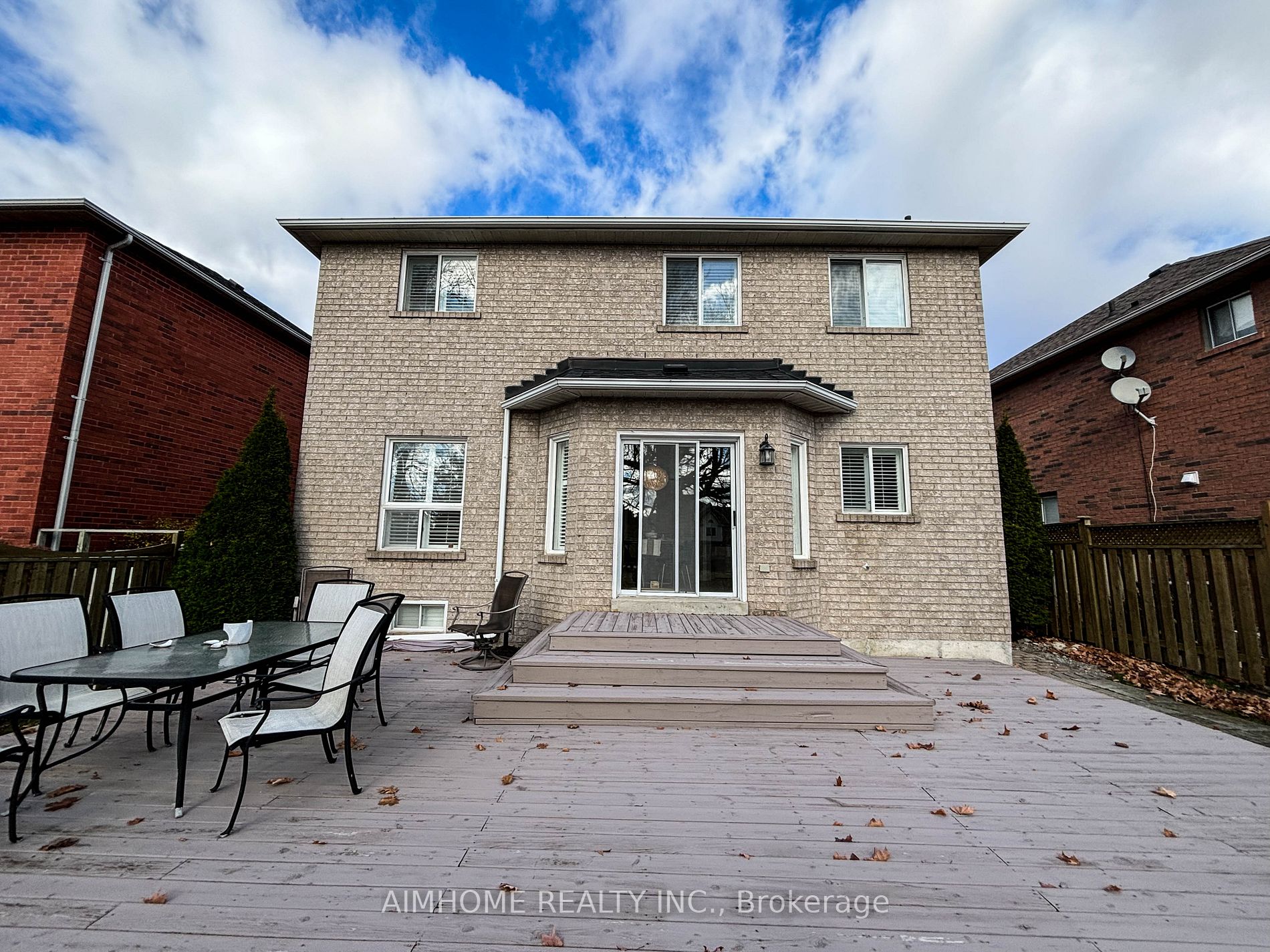 49 Pine Hollow Cres
