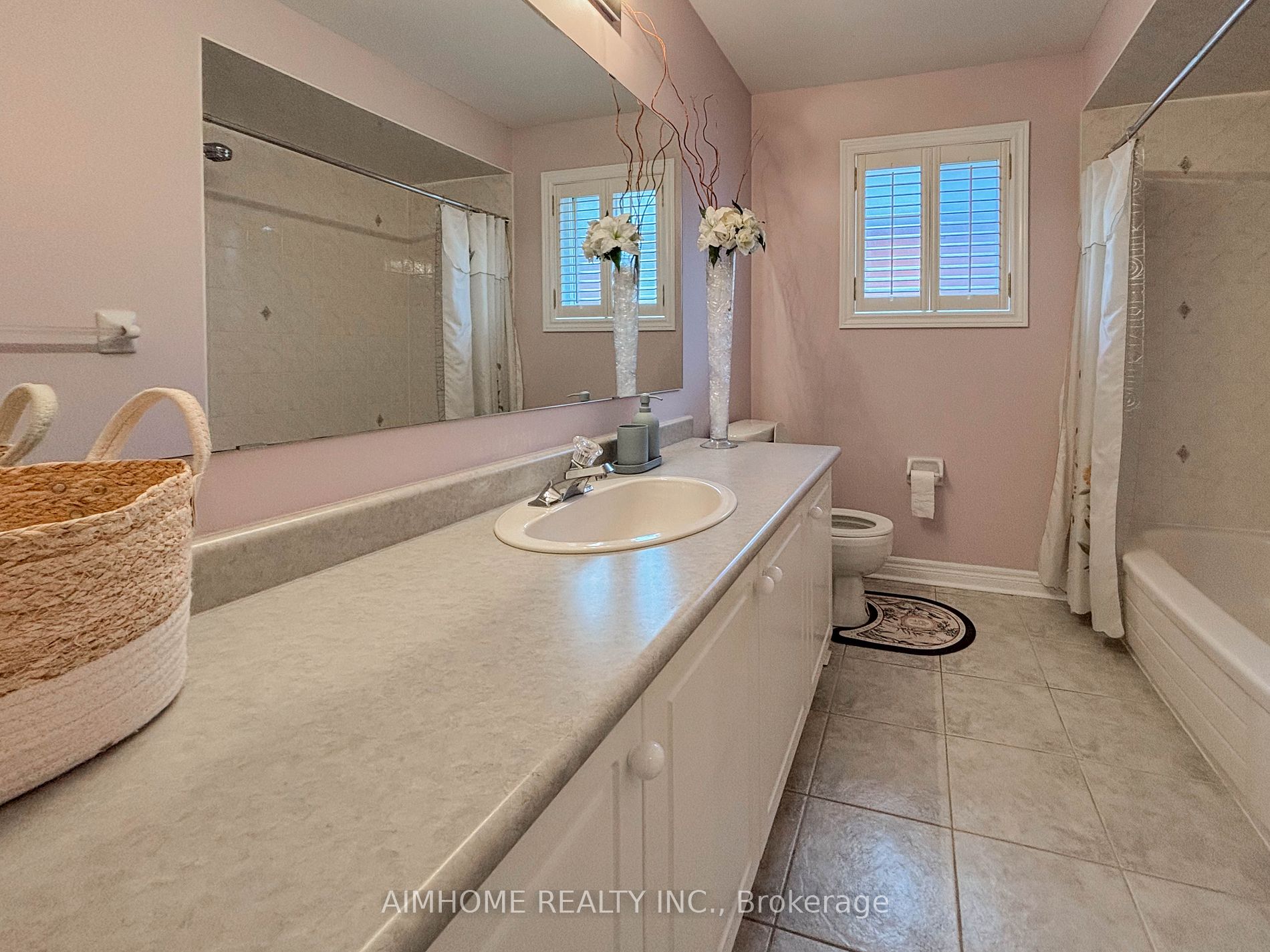 49 Pine Hollow Cres