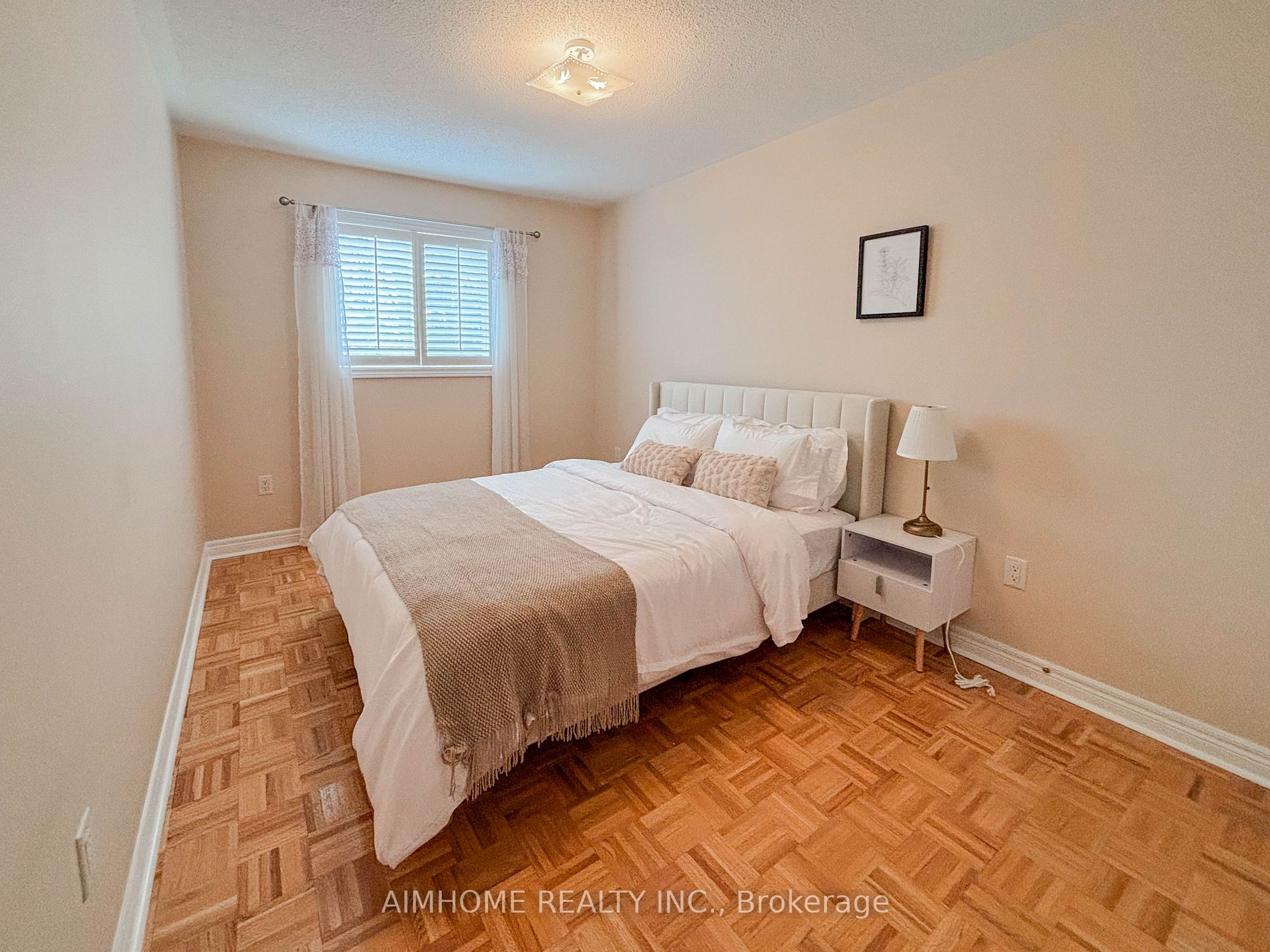 49 Pine Hollow Cres