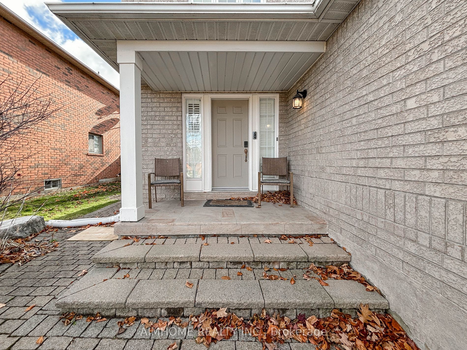 49 Pine Hollow Cres