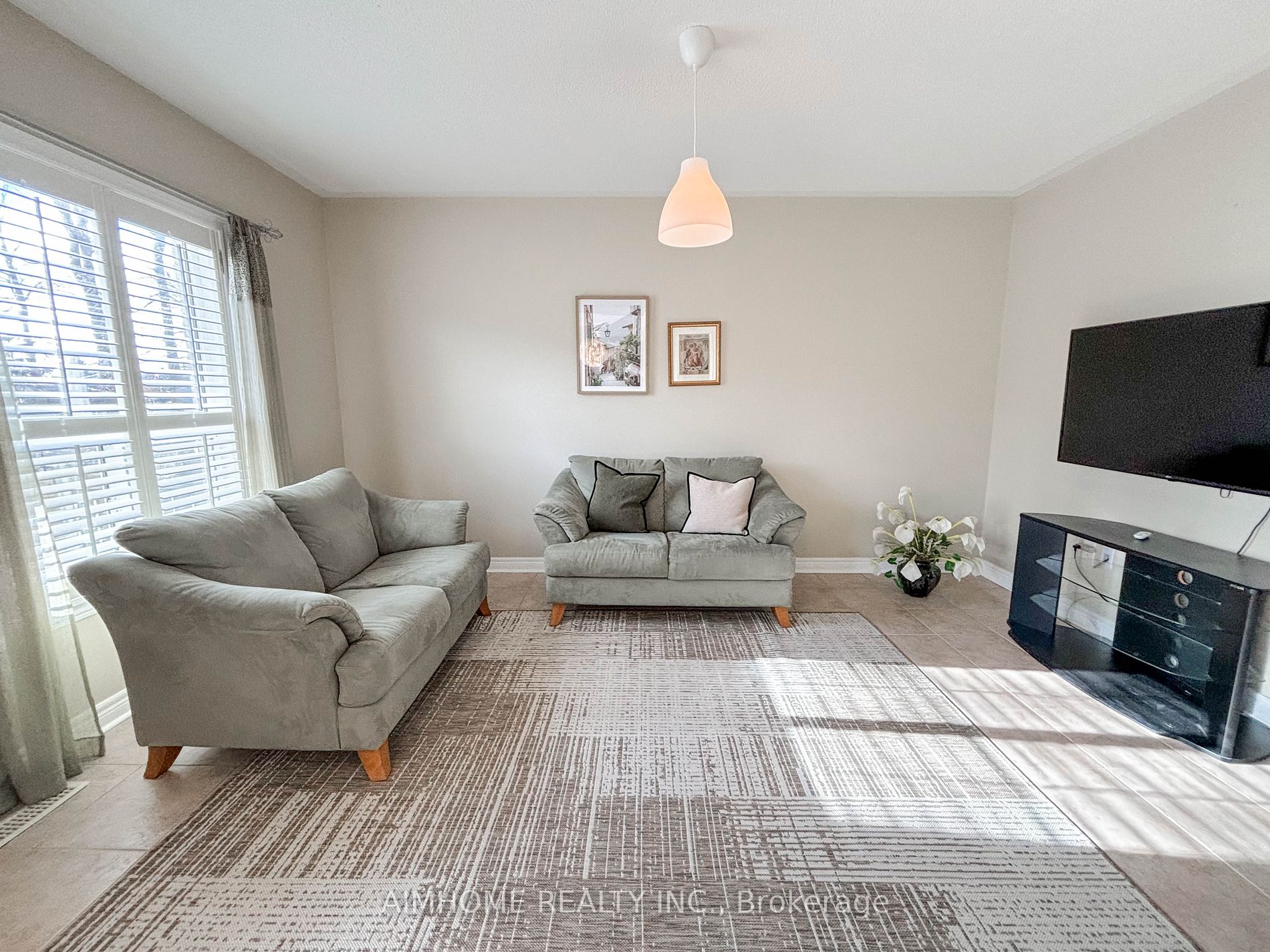 49 Pine Hollow Cres