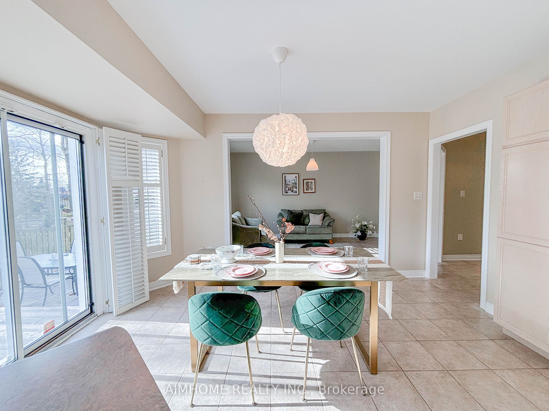 49 Pine Hollow Cres