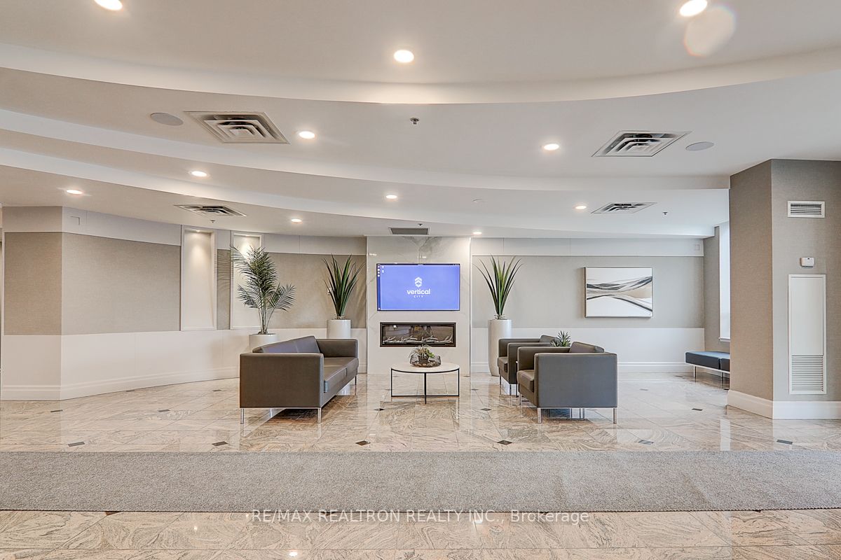 39 Oneida Cres, #306