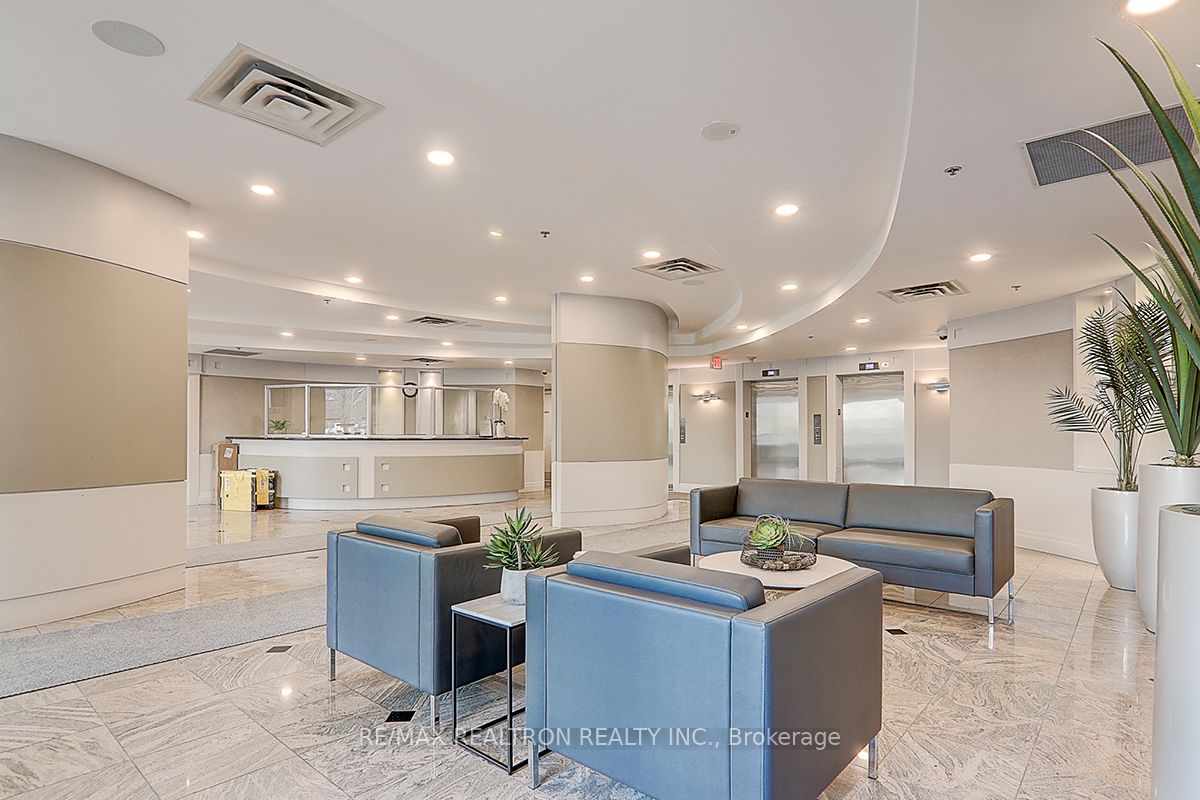 39 Oneida Cres, #306