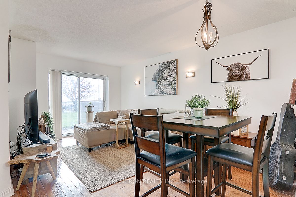 39 Oneida Cres, #306