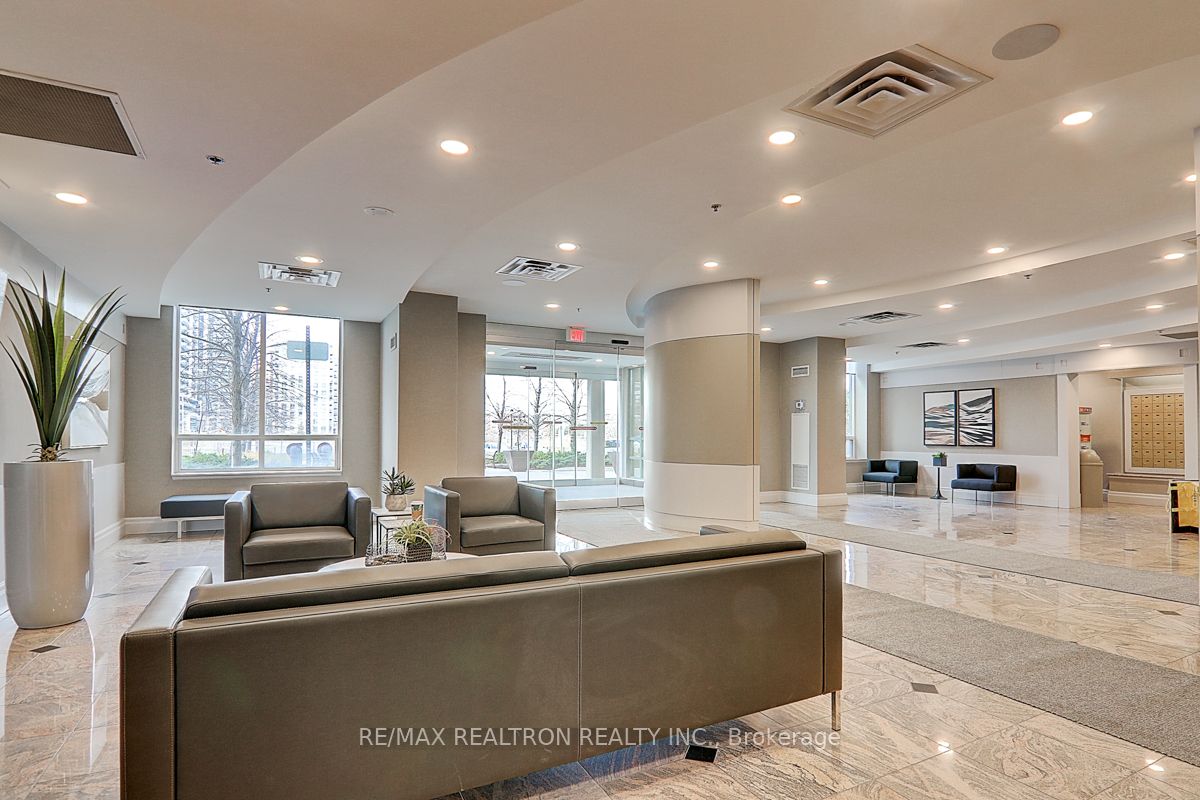 39 Oneida Cres, #306