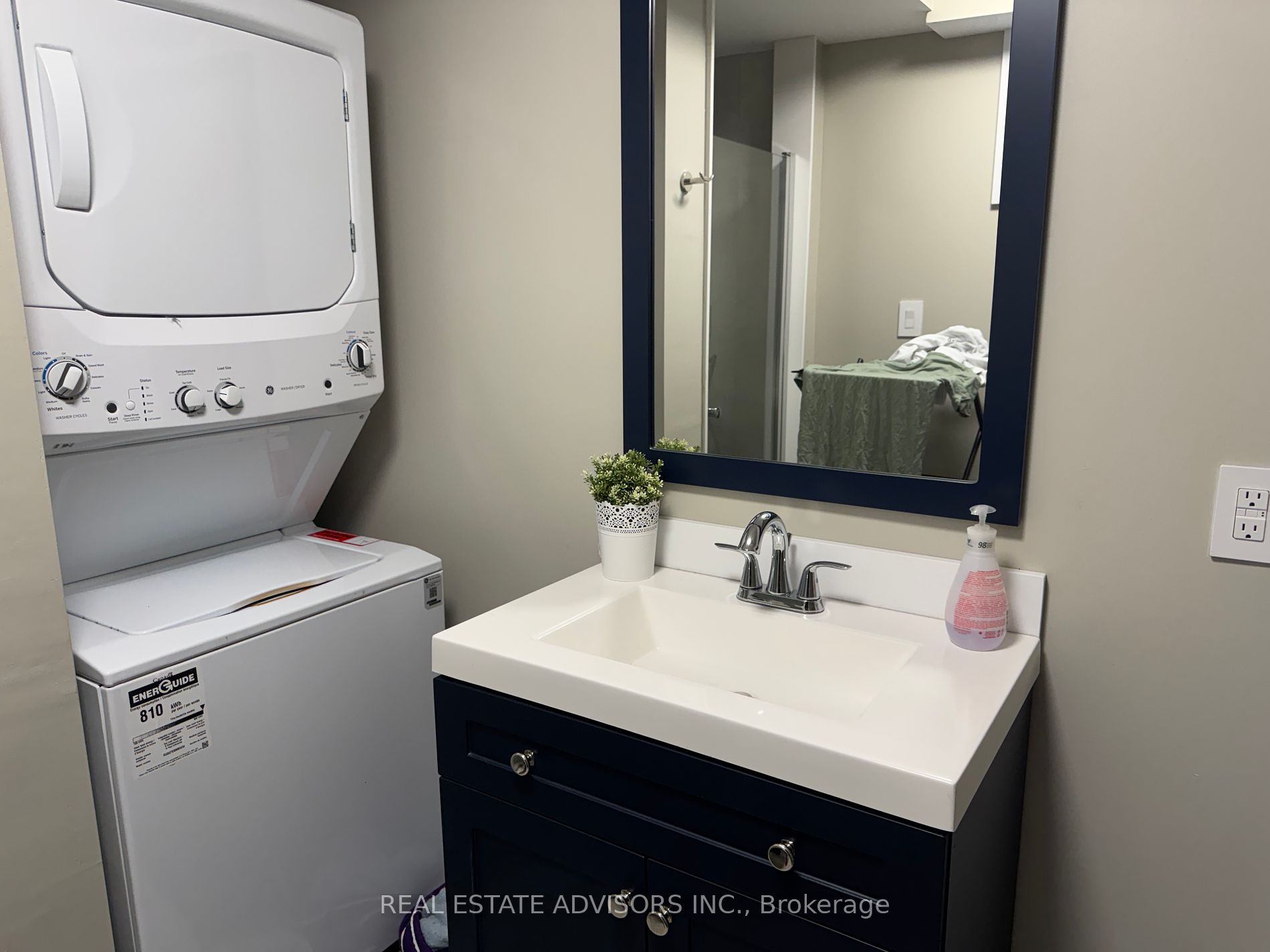 17 Agincourt Rd