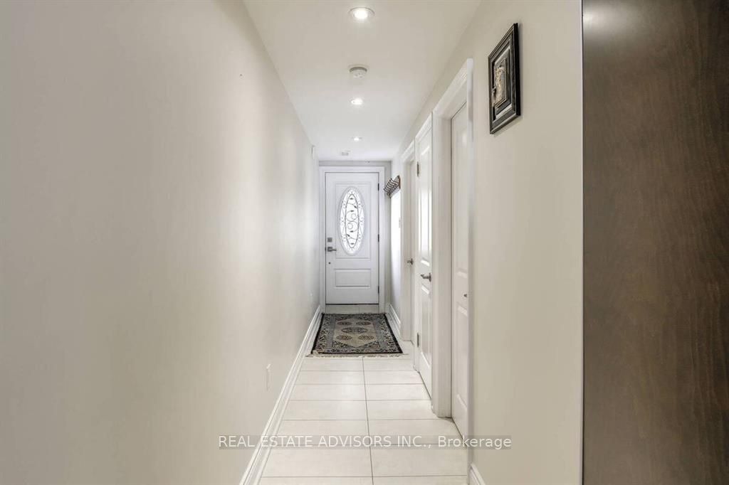17 Agincourt Rd