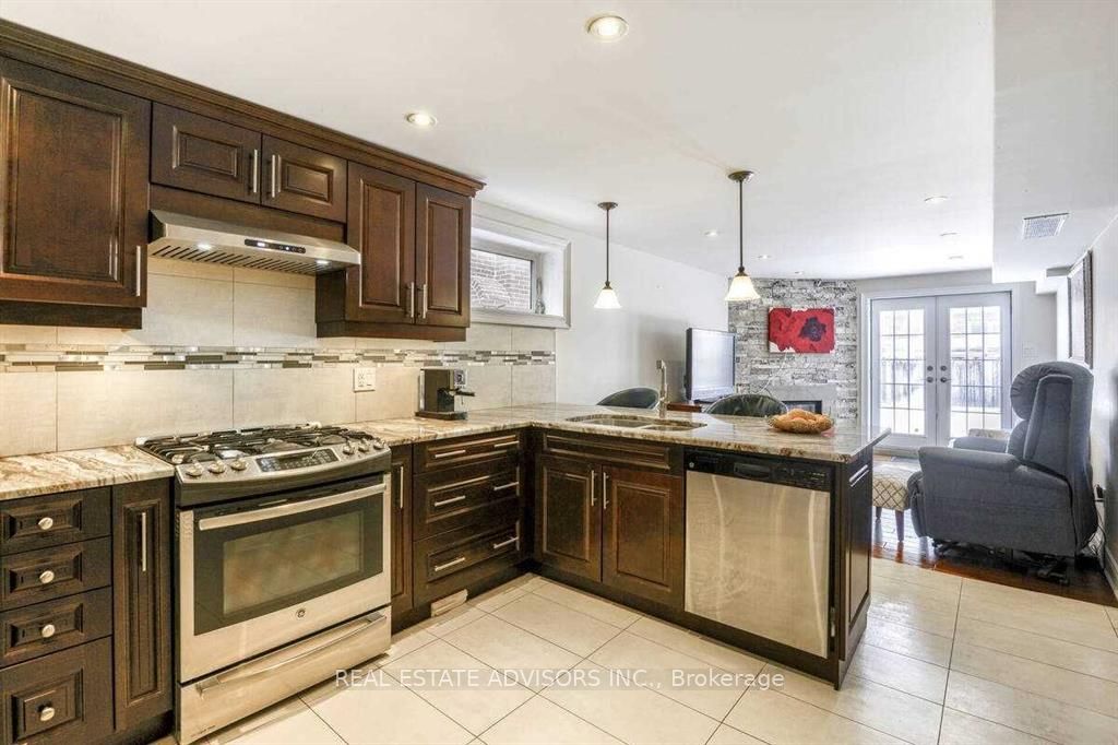 17 Agincourt Rd