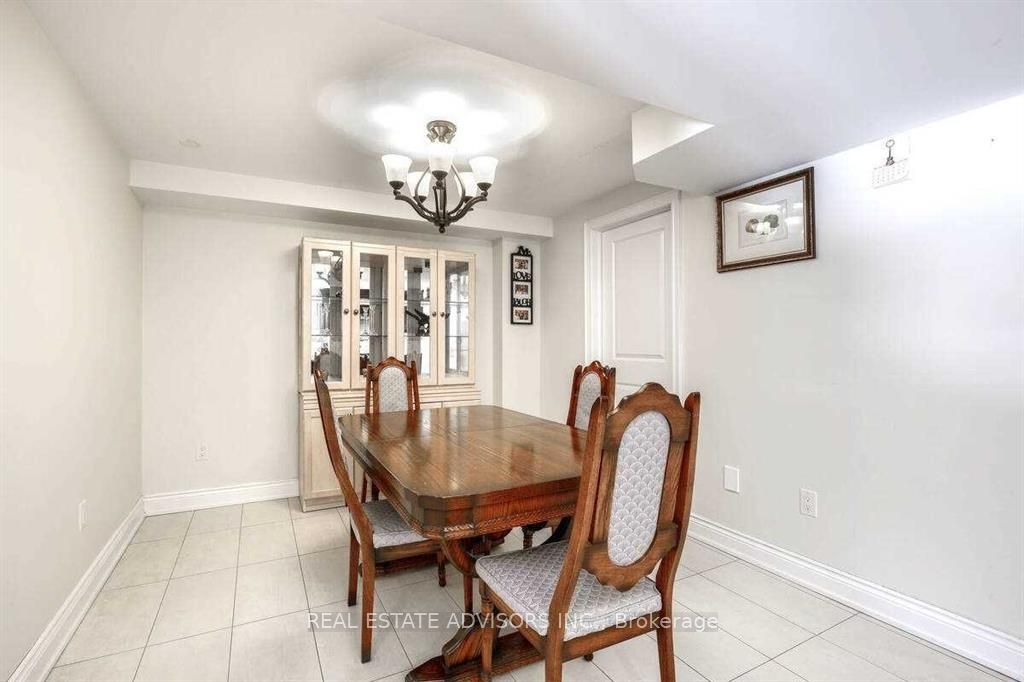 17 Agincourt Rd