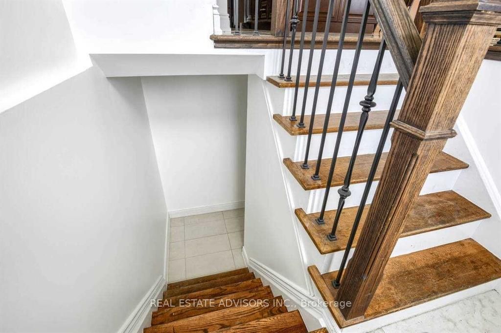 17 Agincourt Rd