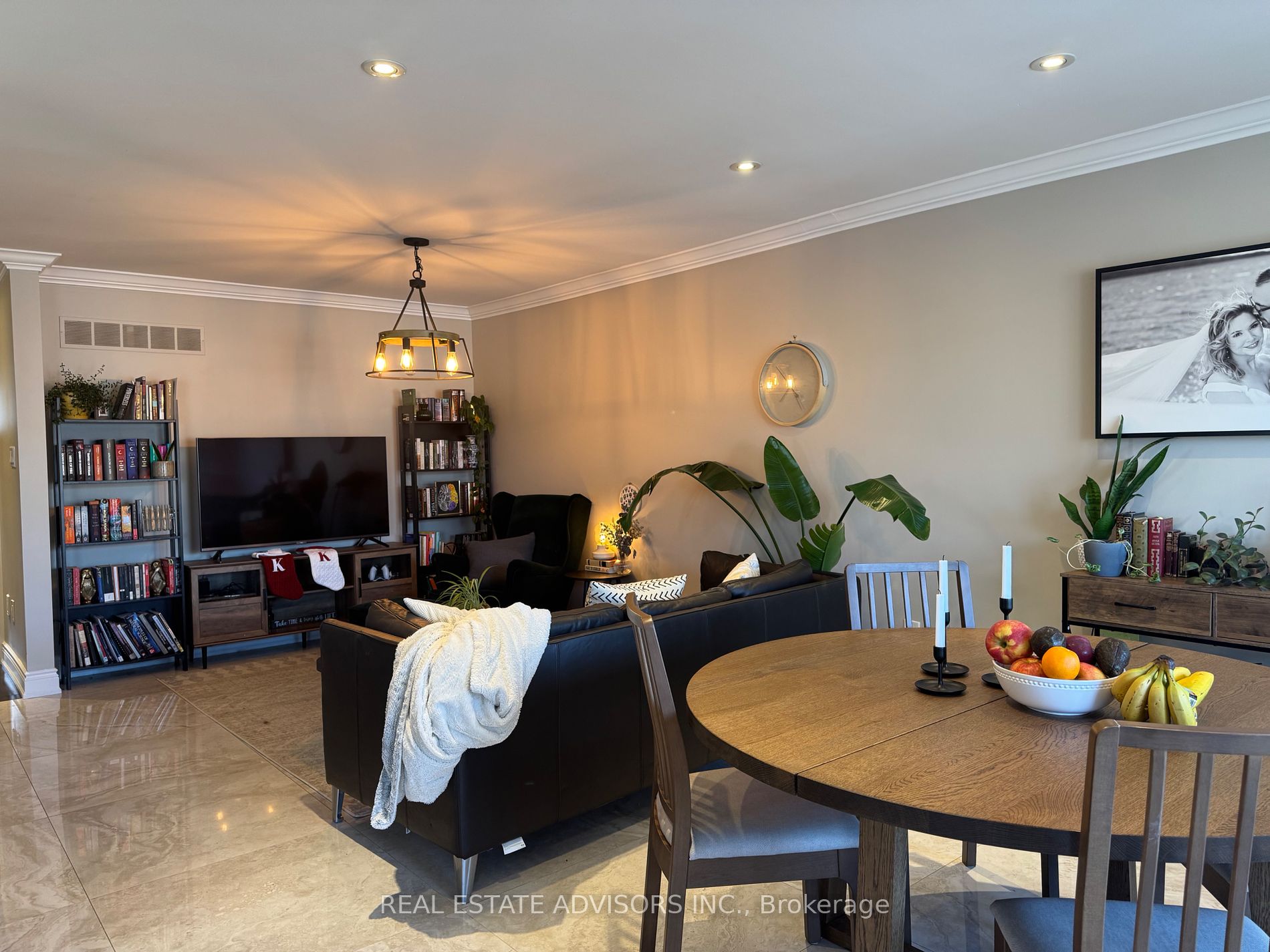 17 Agincourt Rd