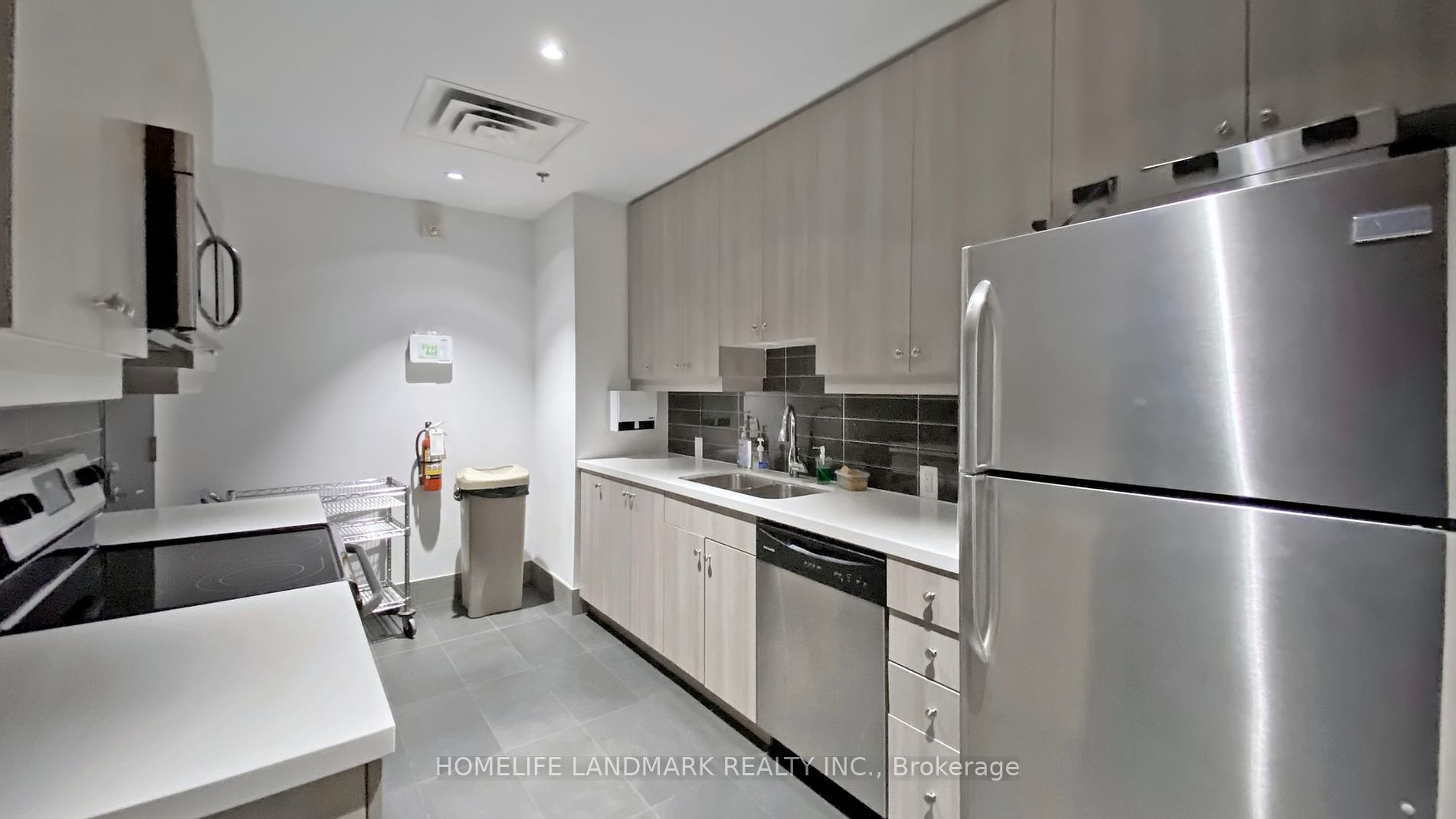 540 Bur Oak Ave, #340