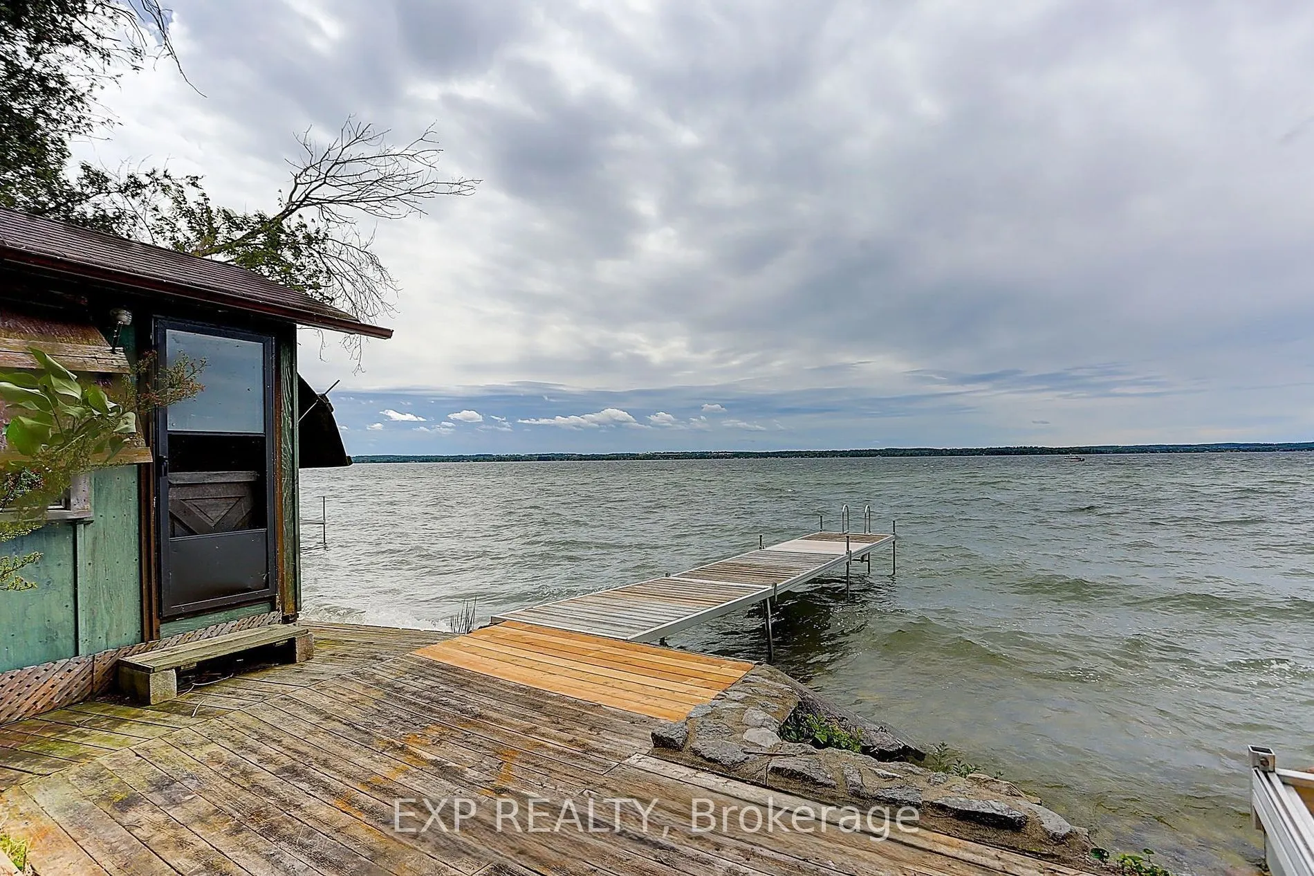 127 Lake Dr N