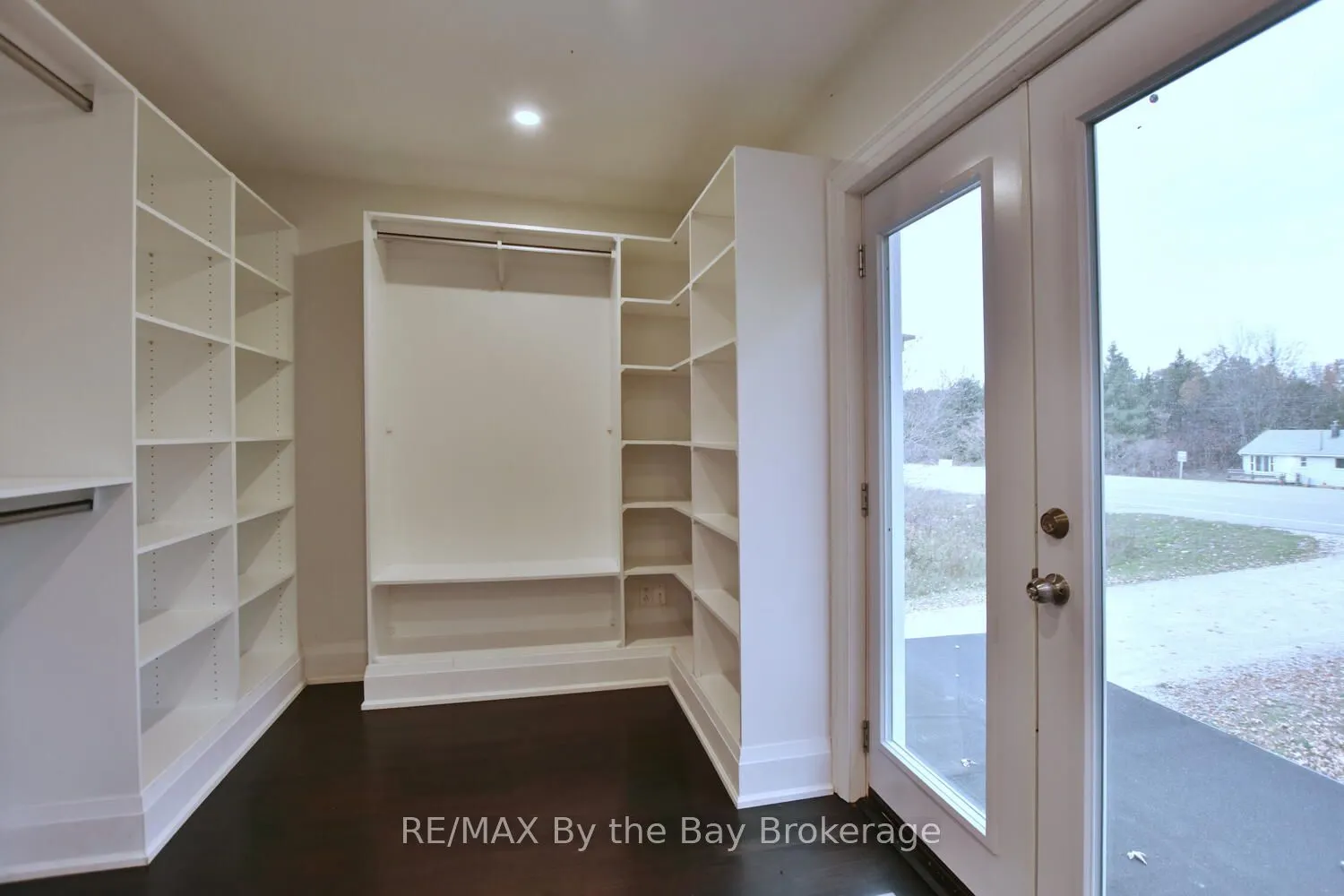 390 Mill St