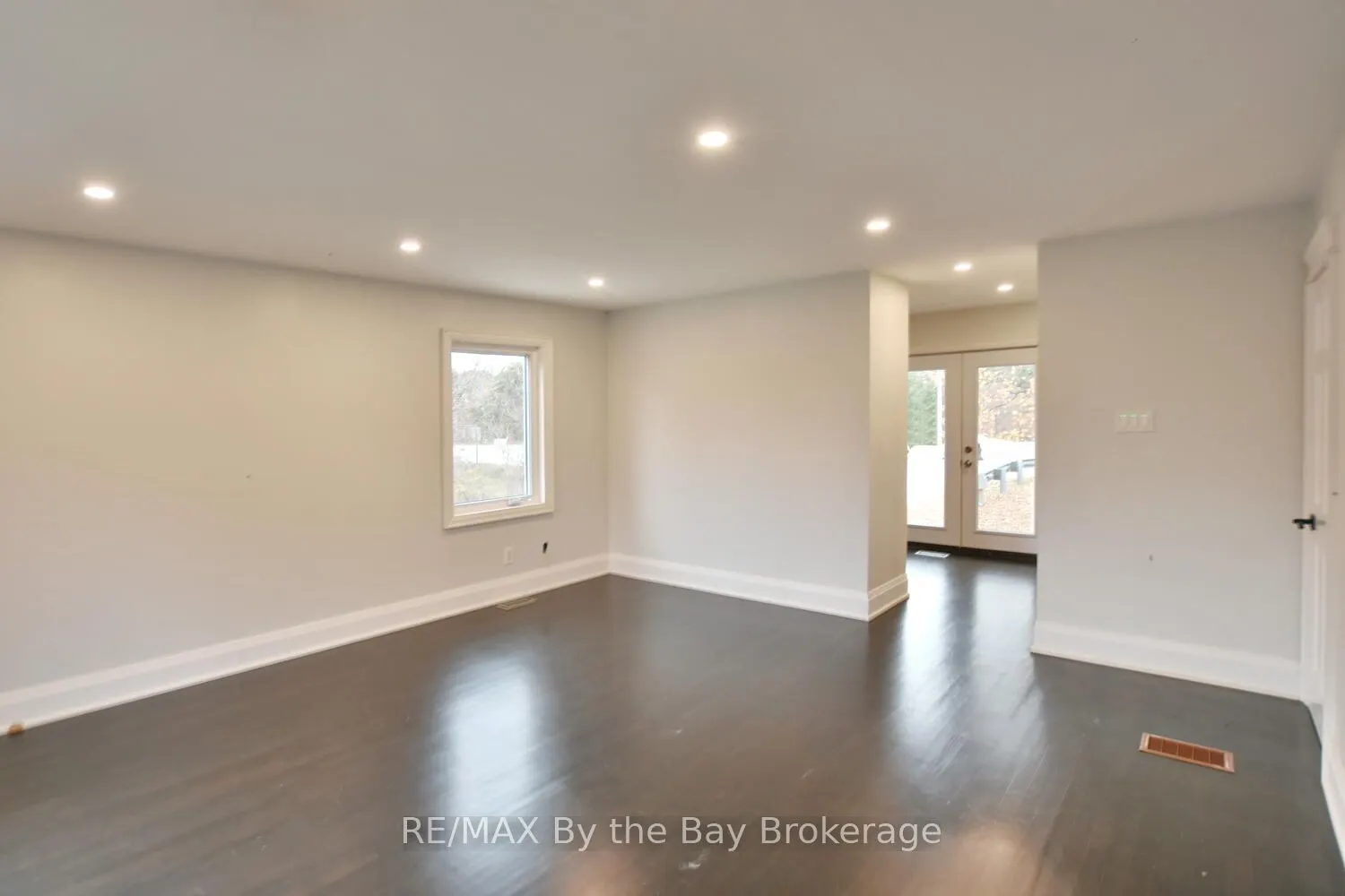 390 Mill St