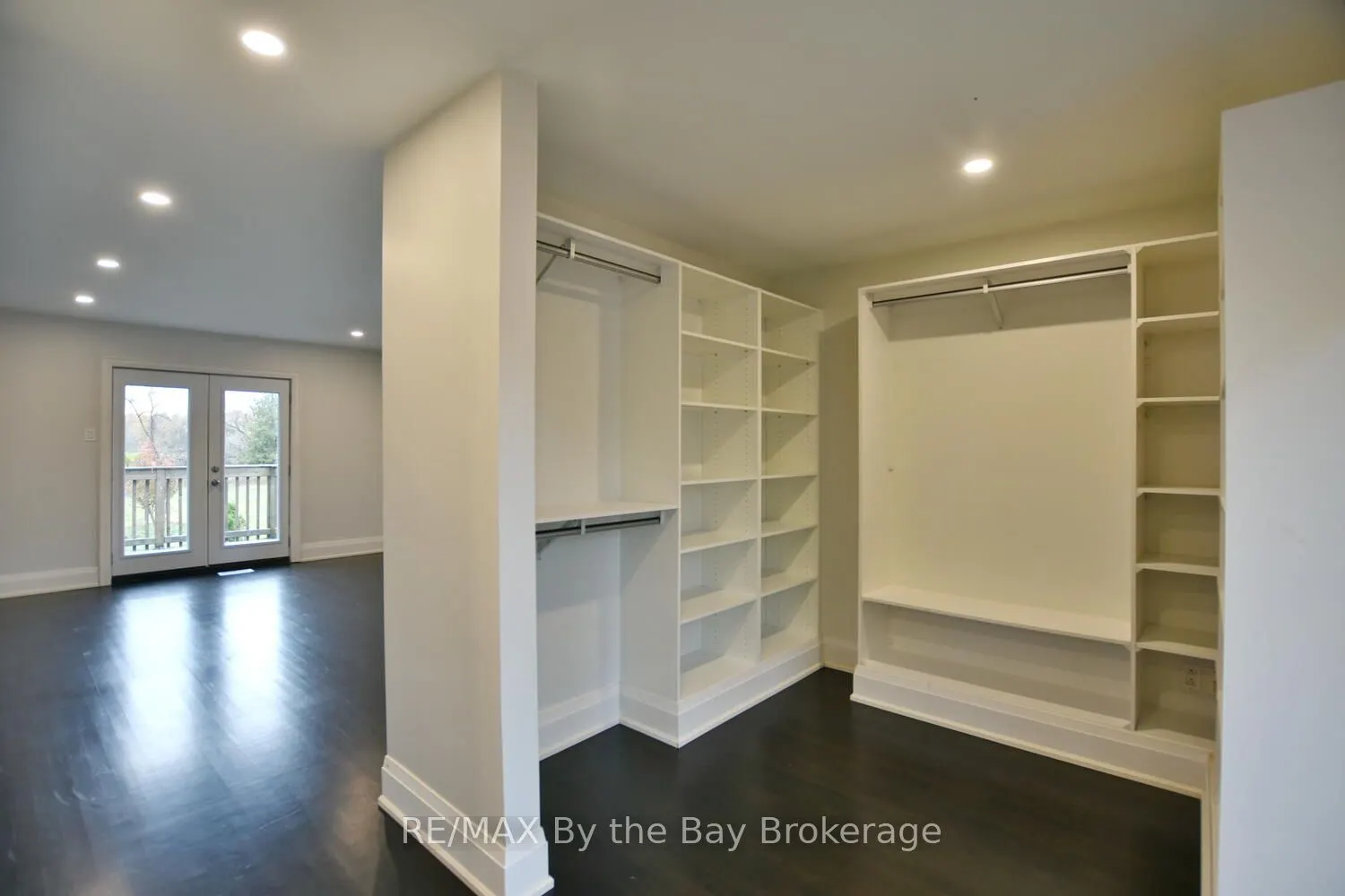390 Mill St