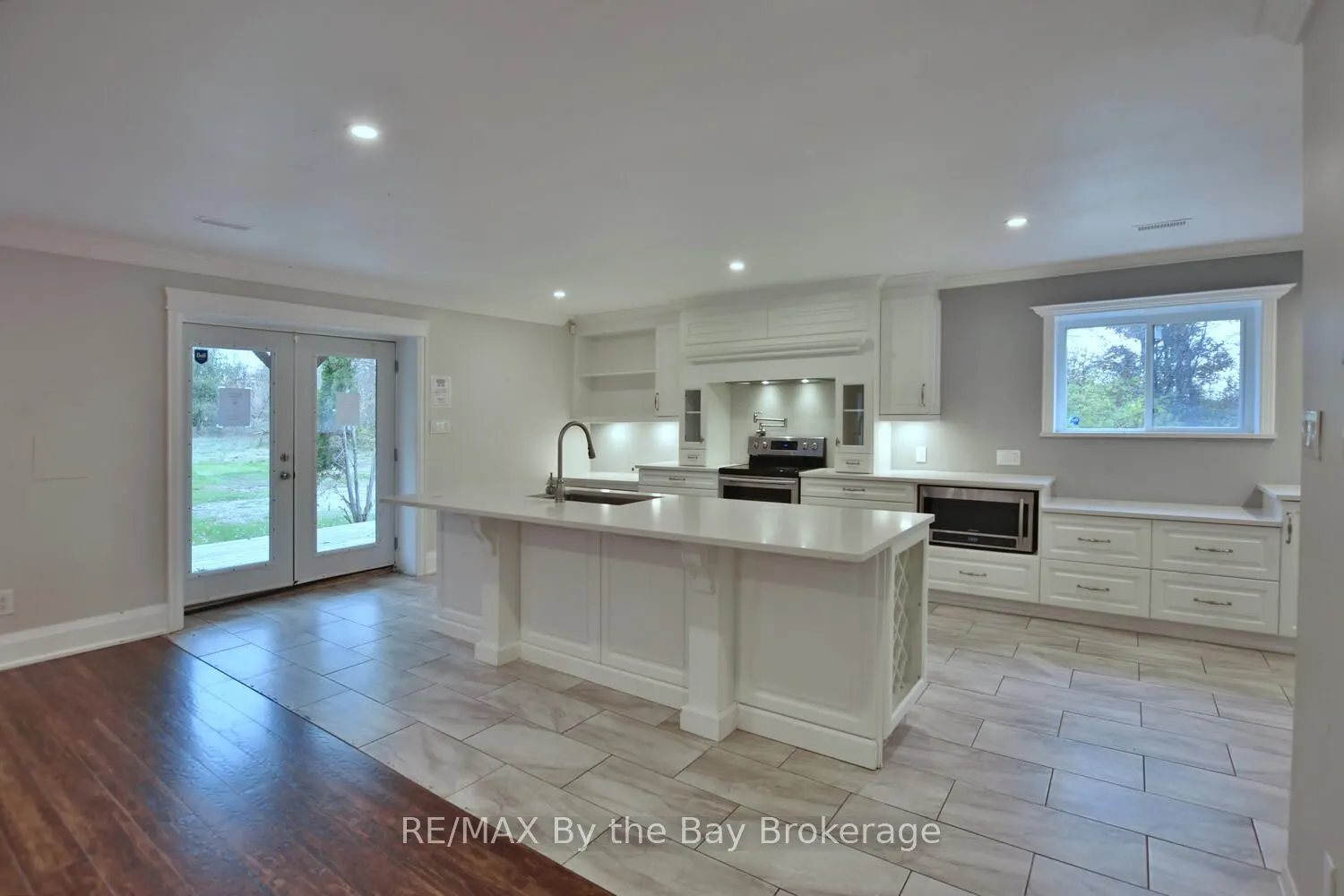 390 Mill St