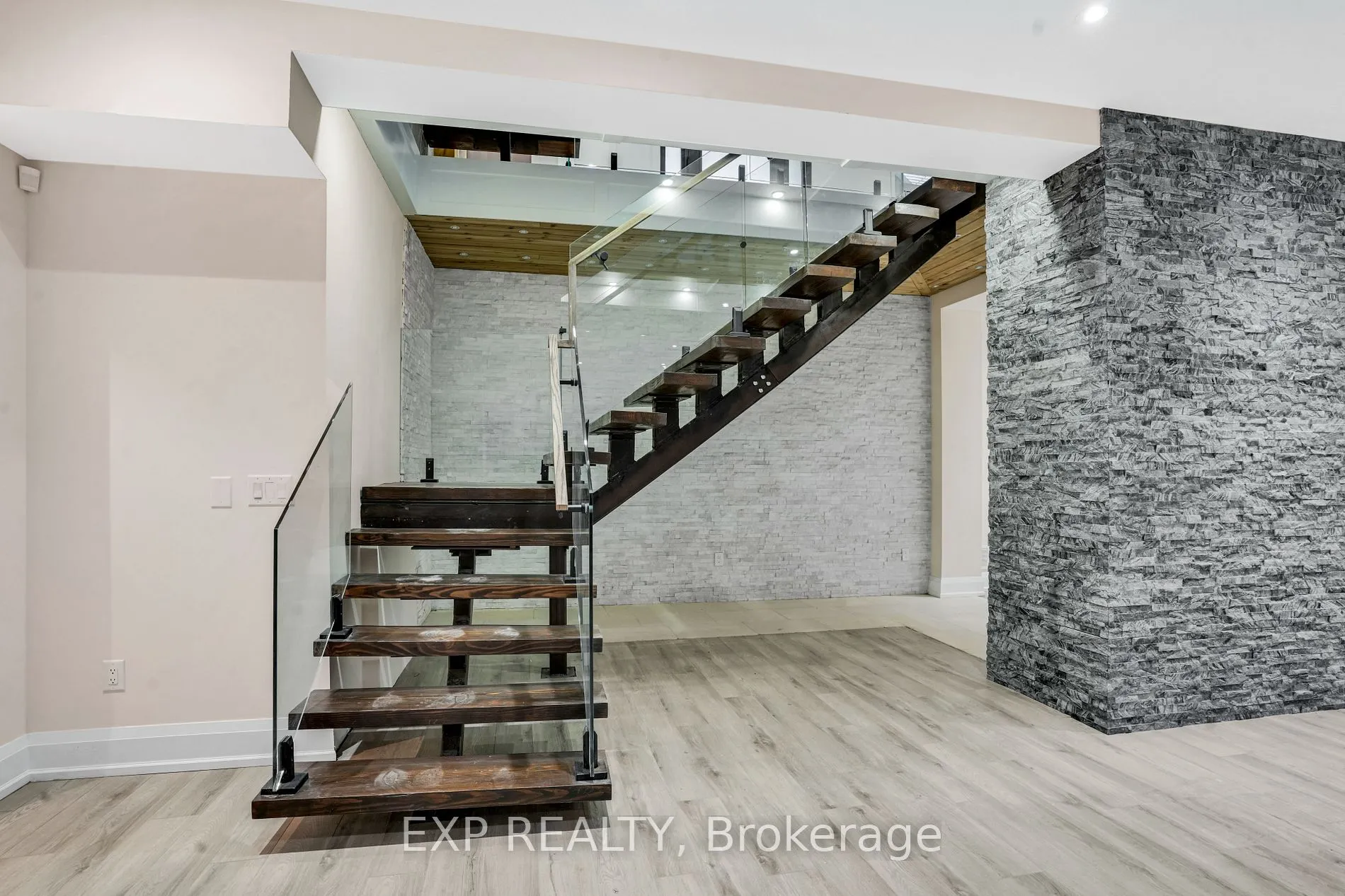 15 Glenview Heights Lane