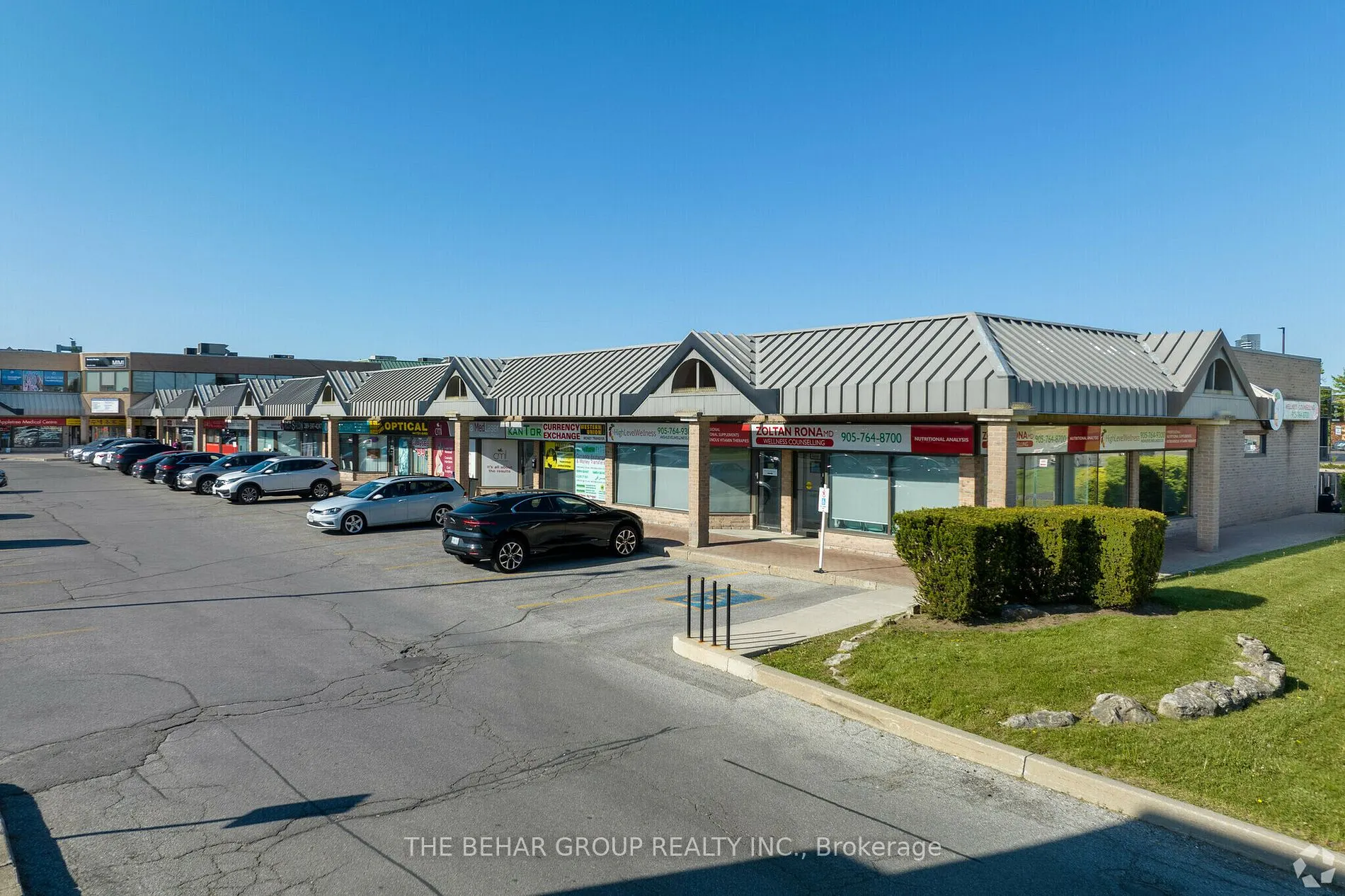 390 Steeles Avenue W, #208