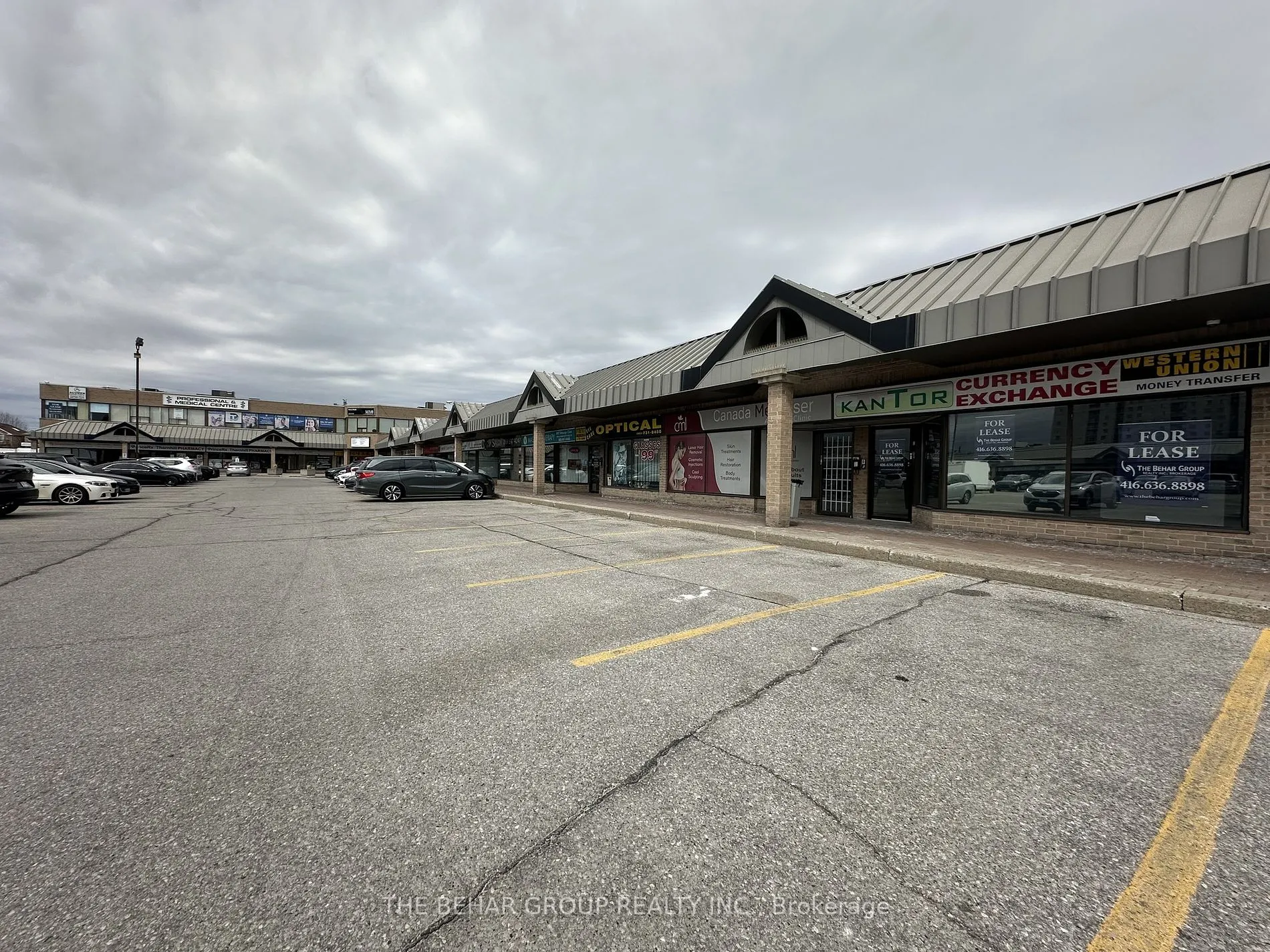 390 Steeles Avenue W, #208