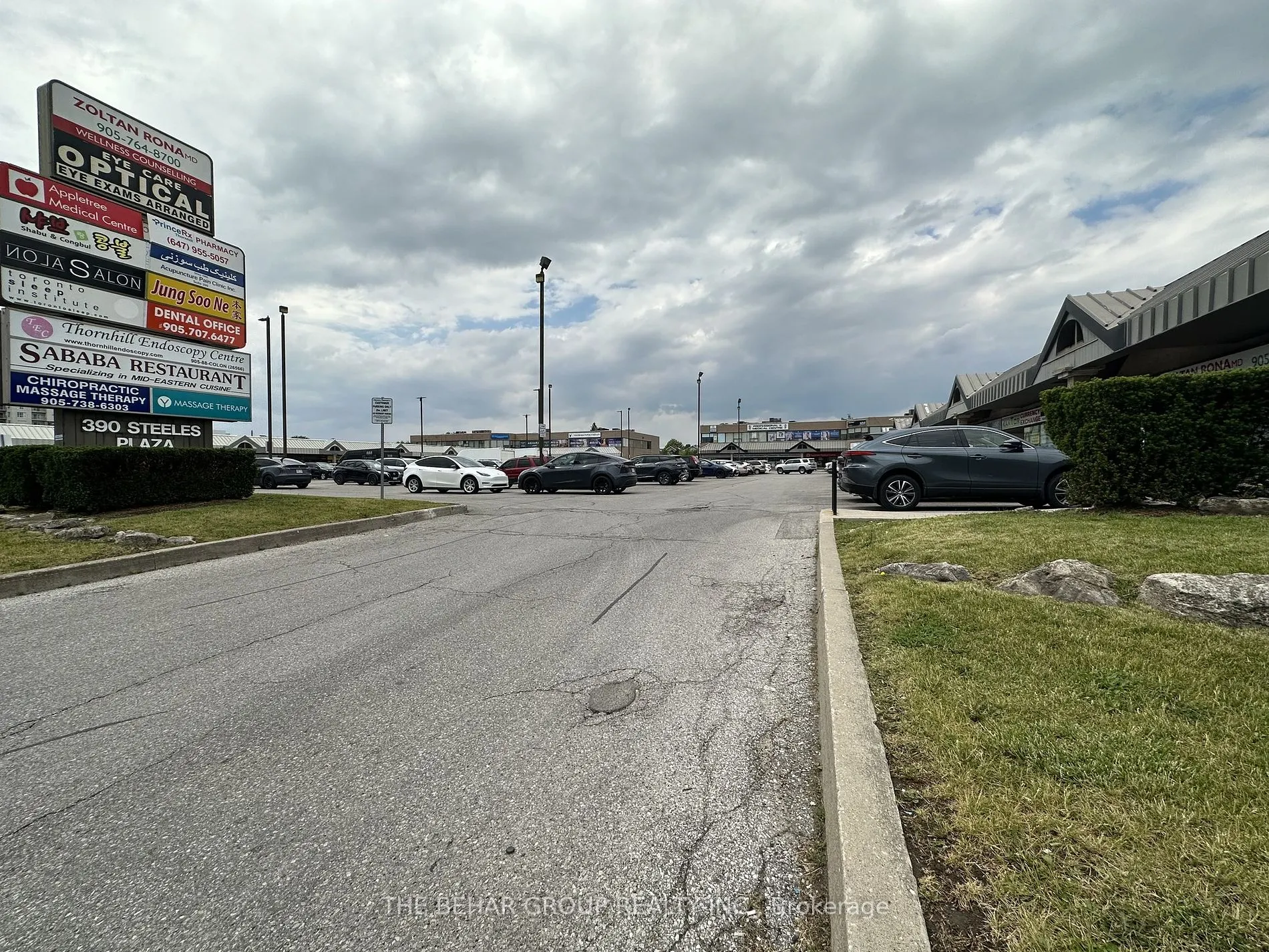 390 Steeles Avenue W, #208