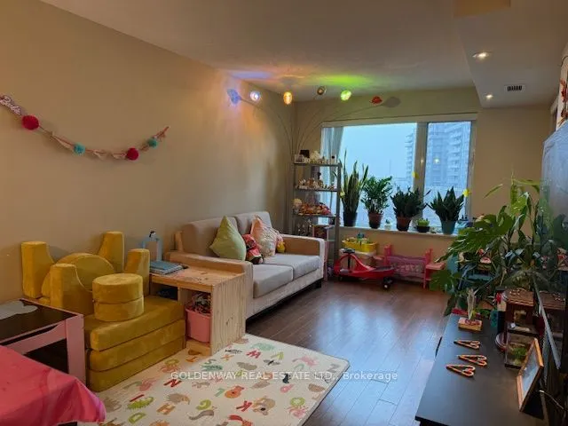 233 South Park Rd, #501