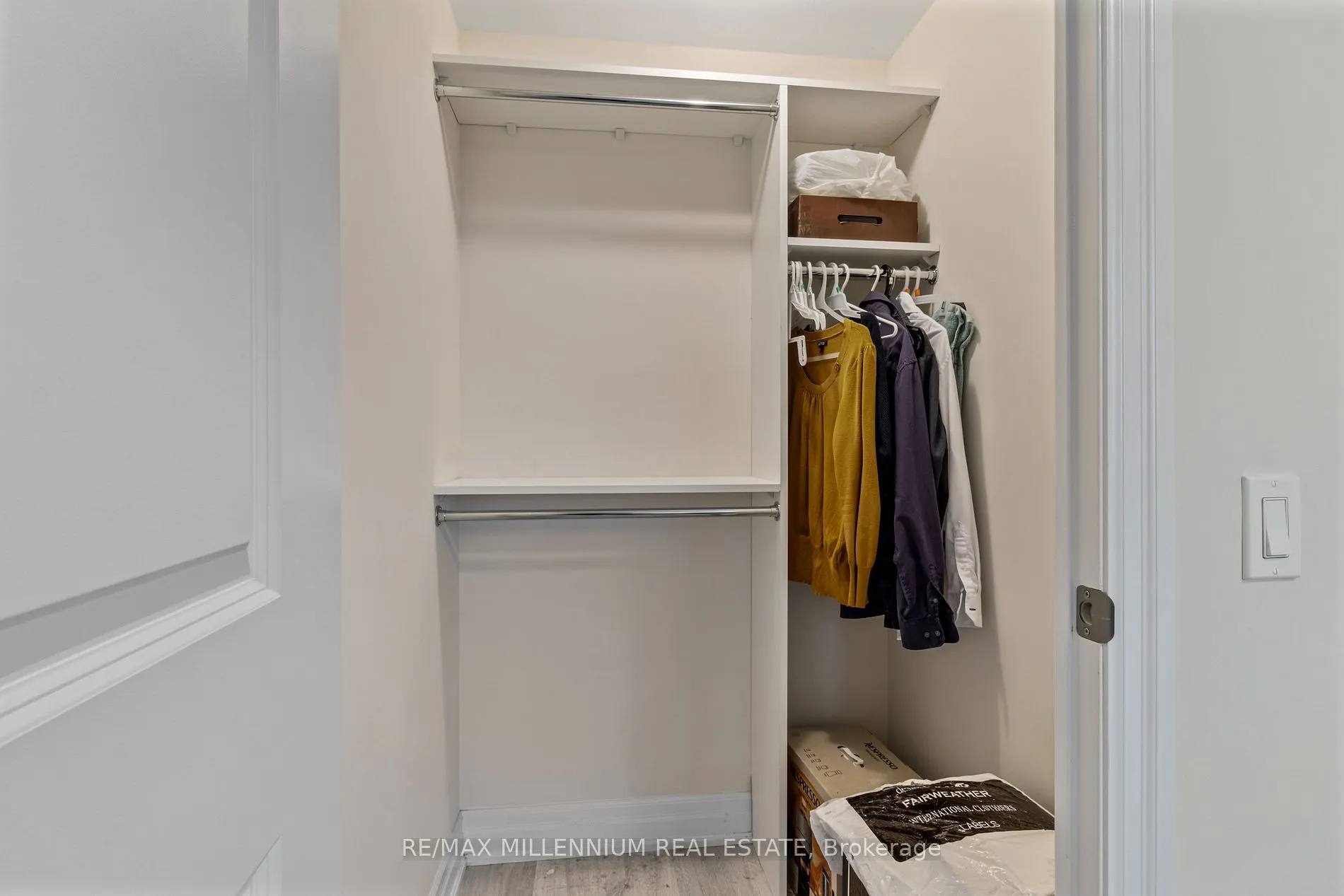 9085 Jane St, #811