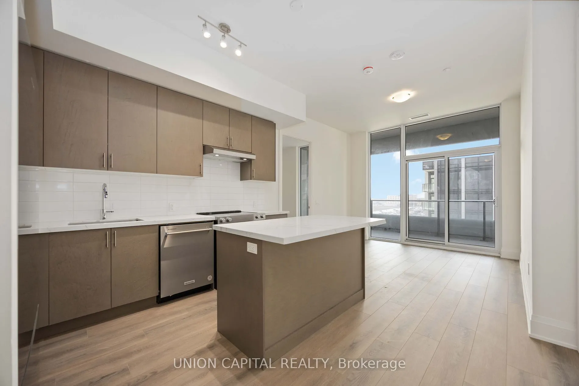 8960 Jane St, #519