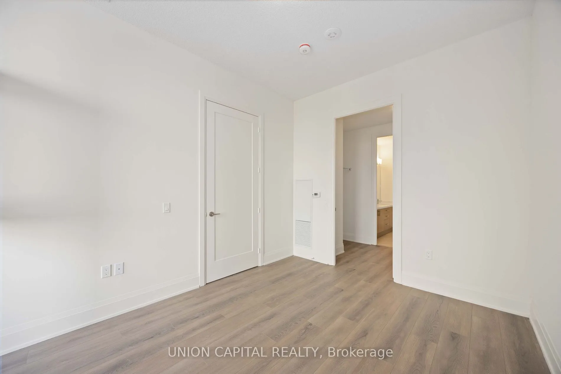 8960 Jane St, #519