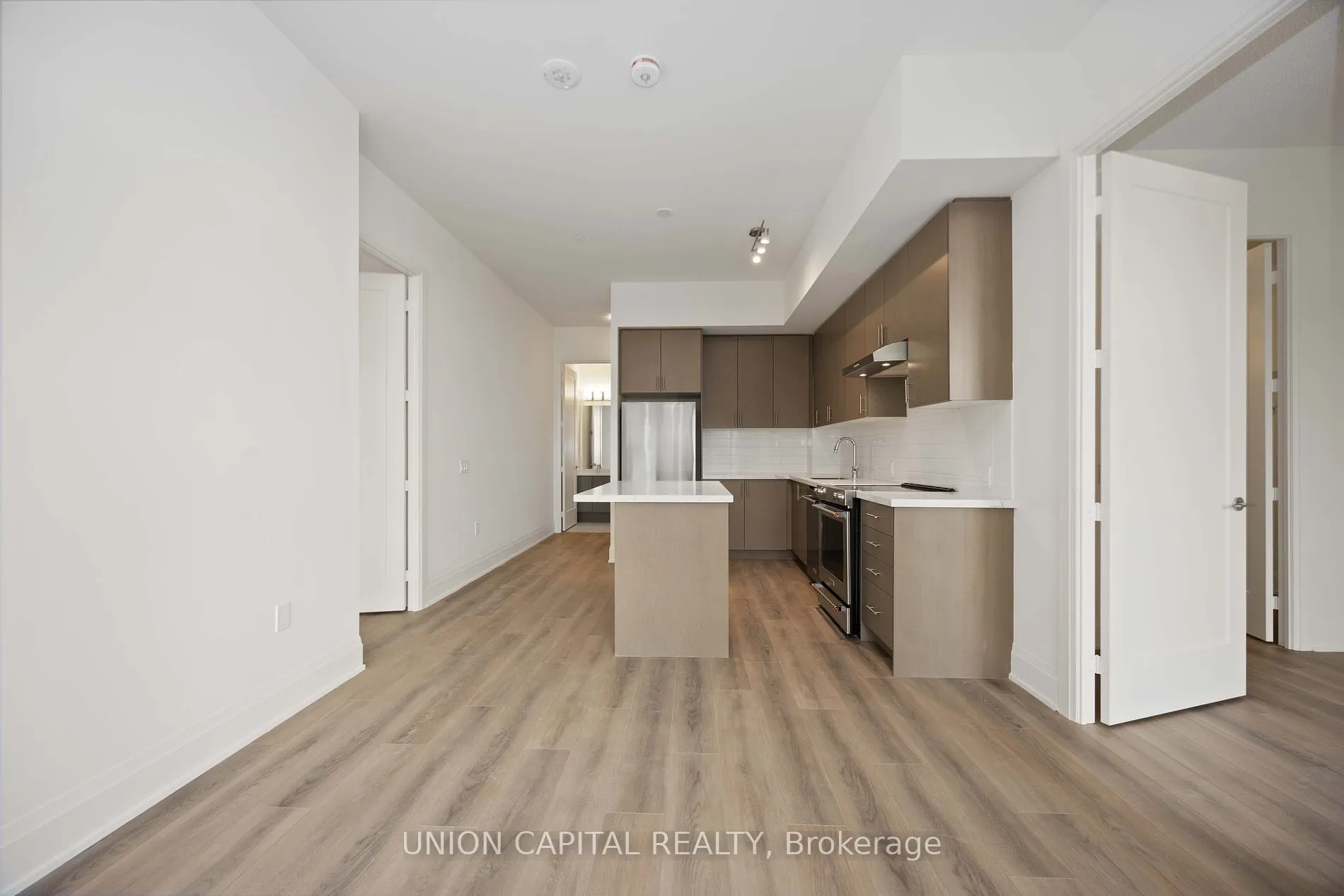 8960 Jane St, #519