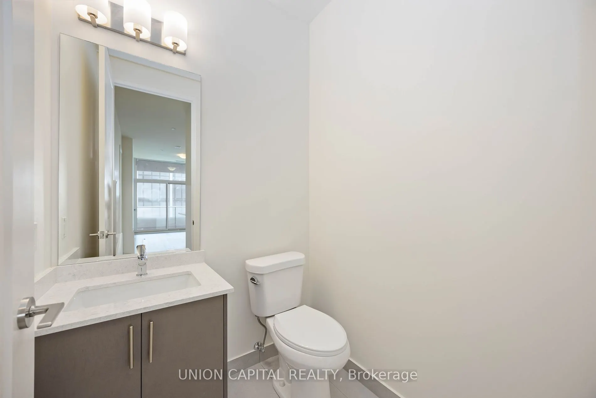 8960 Jane St, #519