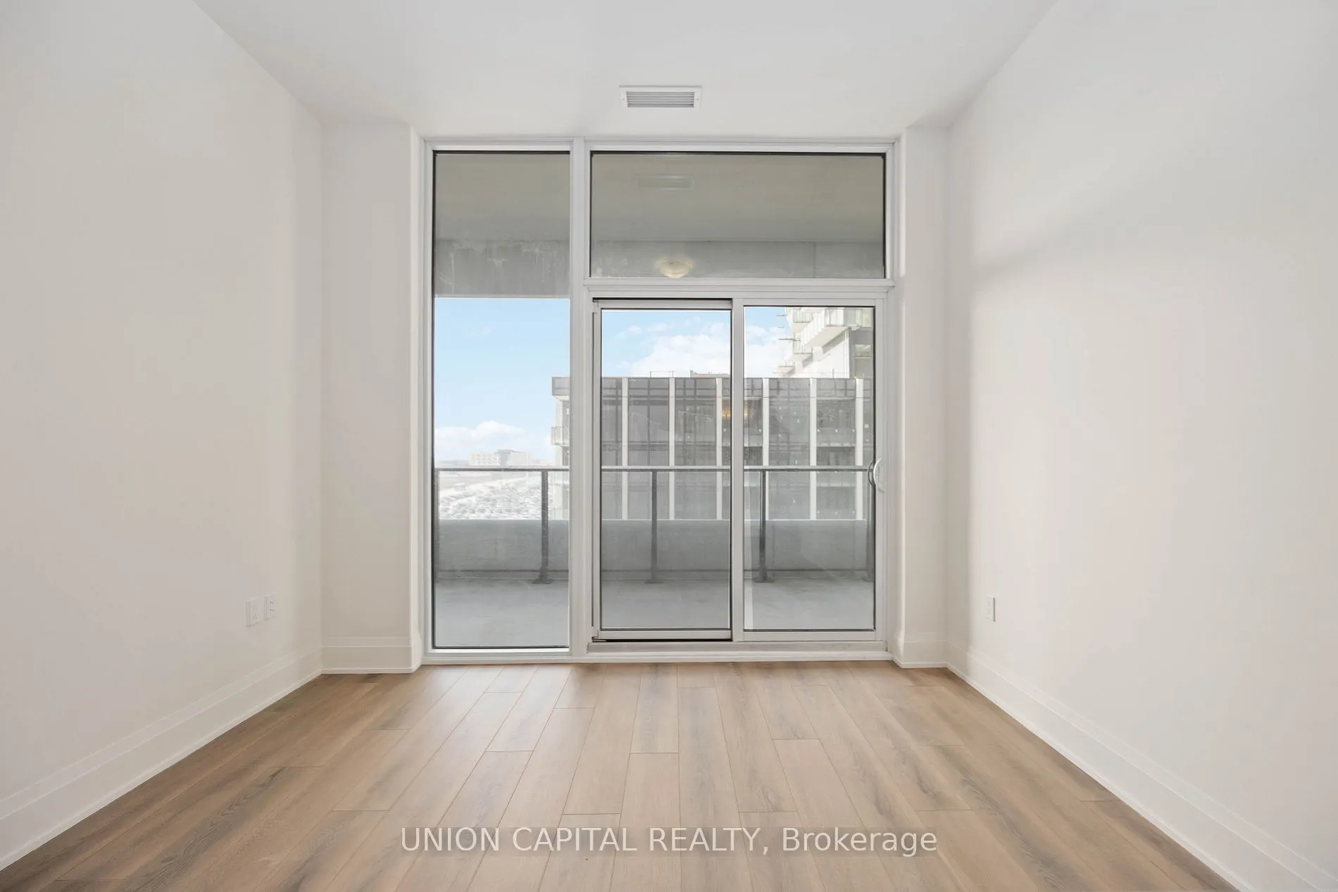 8960 Jane St, #519