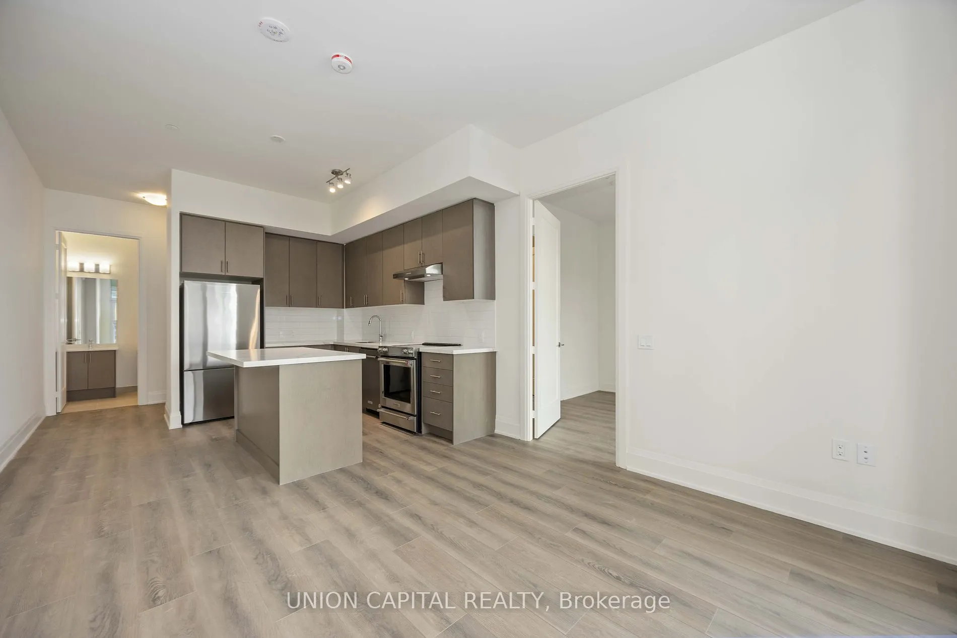 8960 Jane St, #519