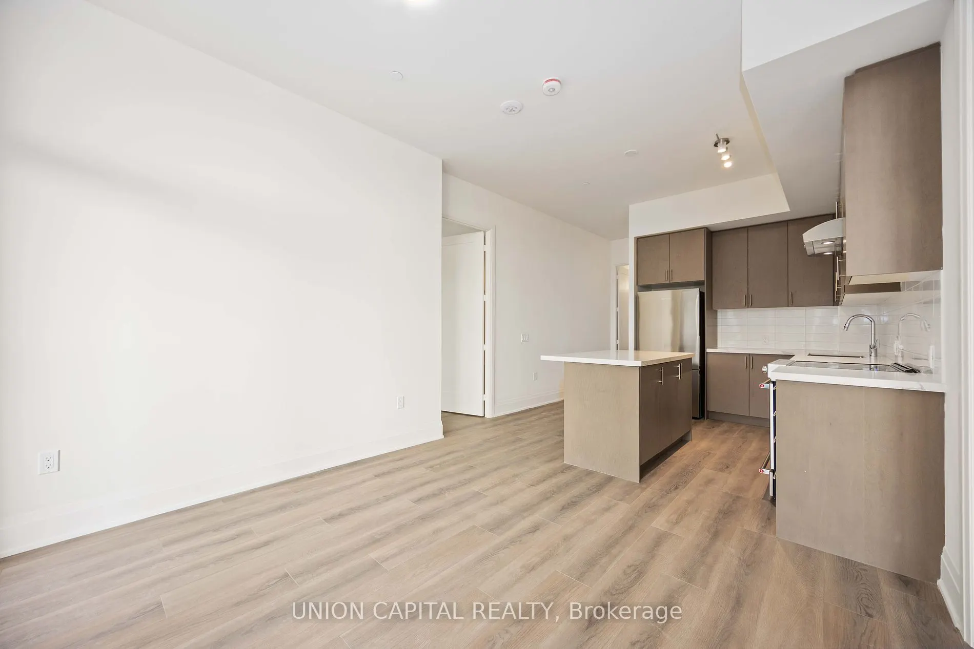 8960 Jane St, #519