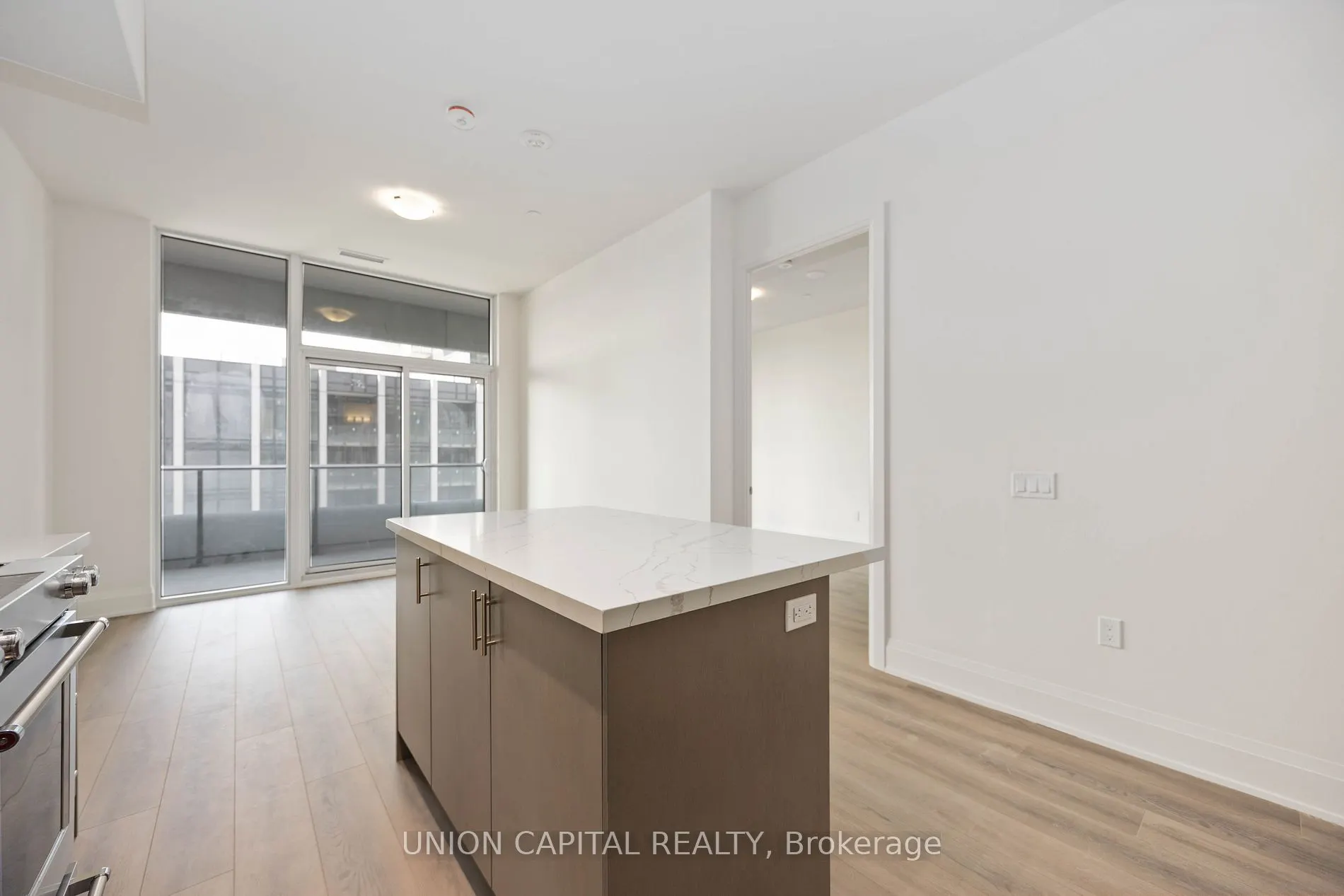 8960 Jane St, #519