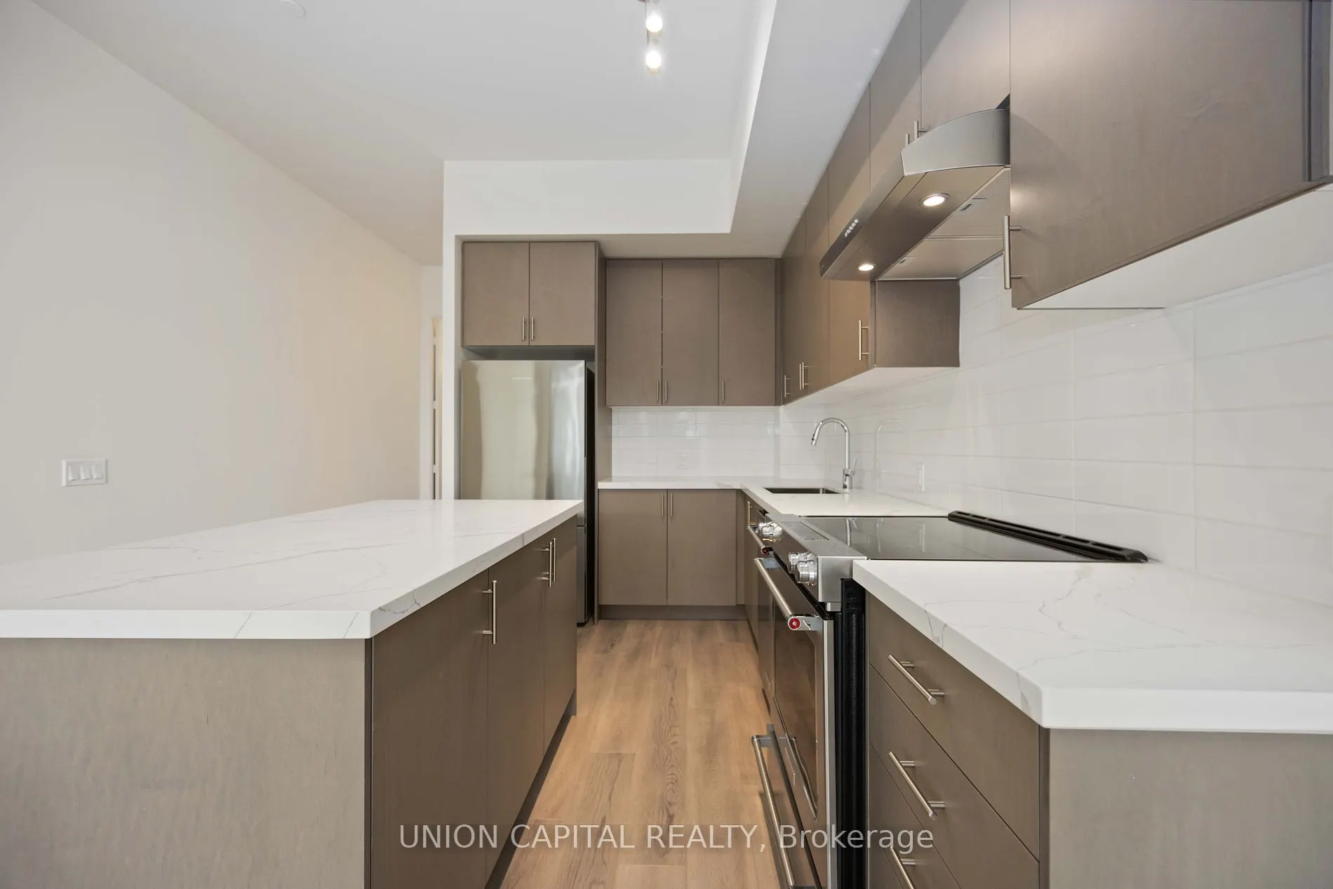8960 Jane St, #519